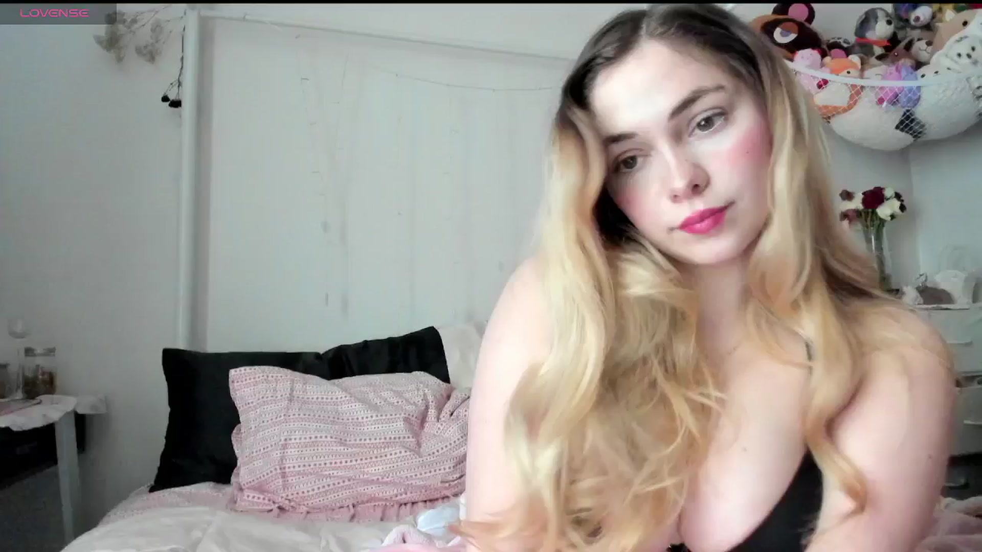 Gallery image thumbnail from lolypopbubble's myfreecams stream on, 03/26/2025, 15:57 image 9 of 20