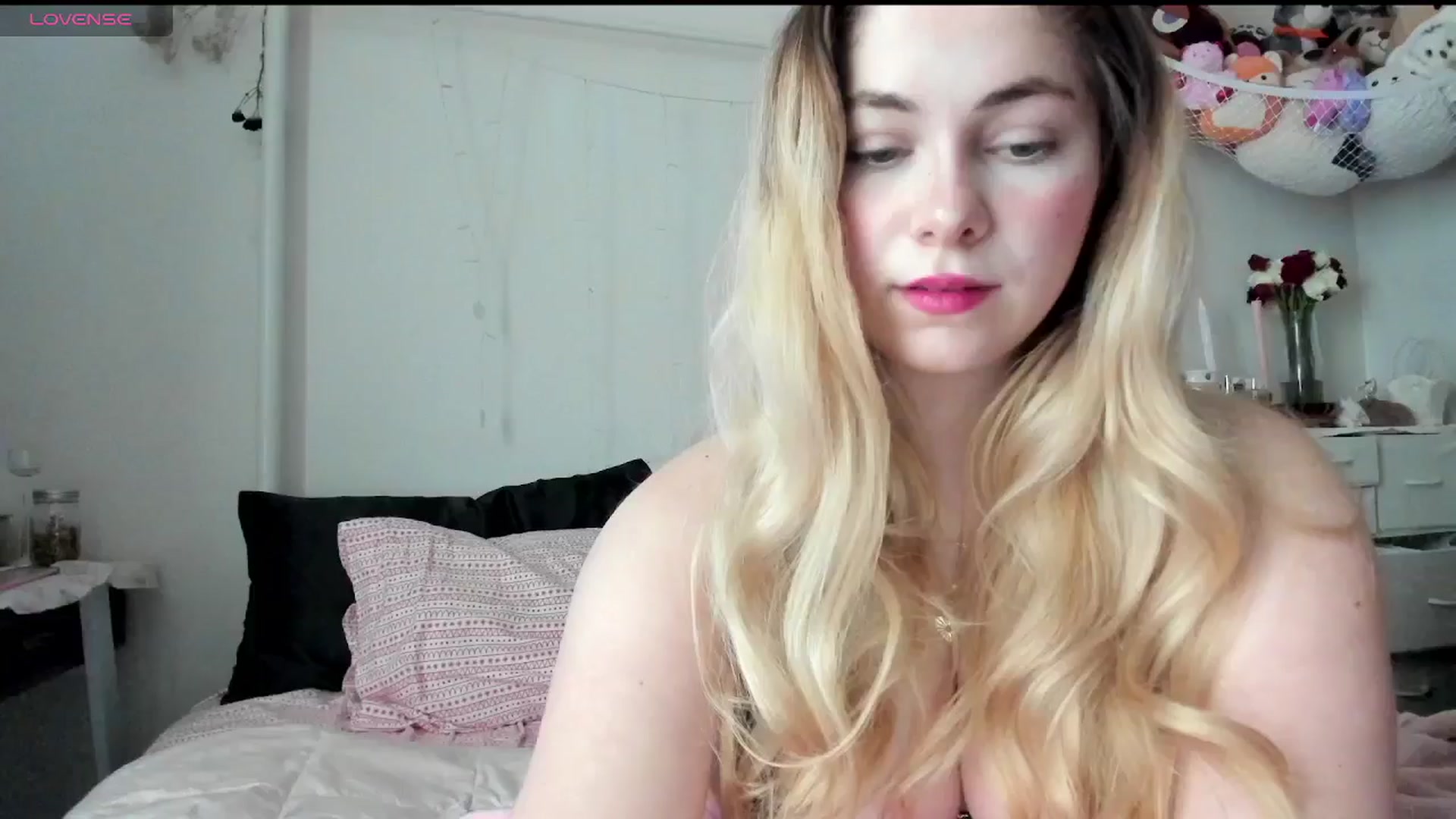Gallery image thumbnail from lolypopbubble's myfreecams stream on, 03/26/2025, 15:57 image 7 of 20