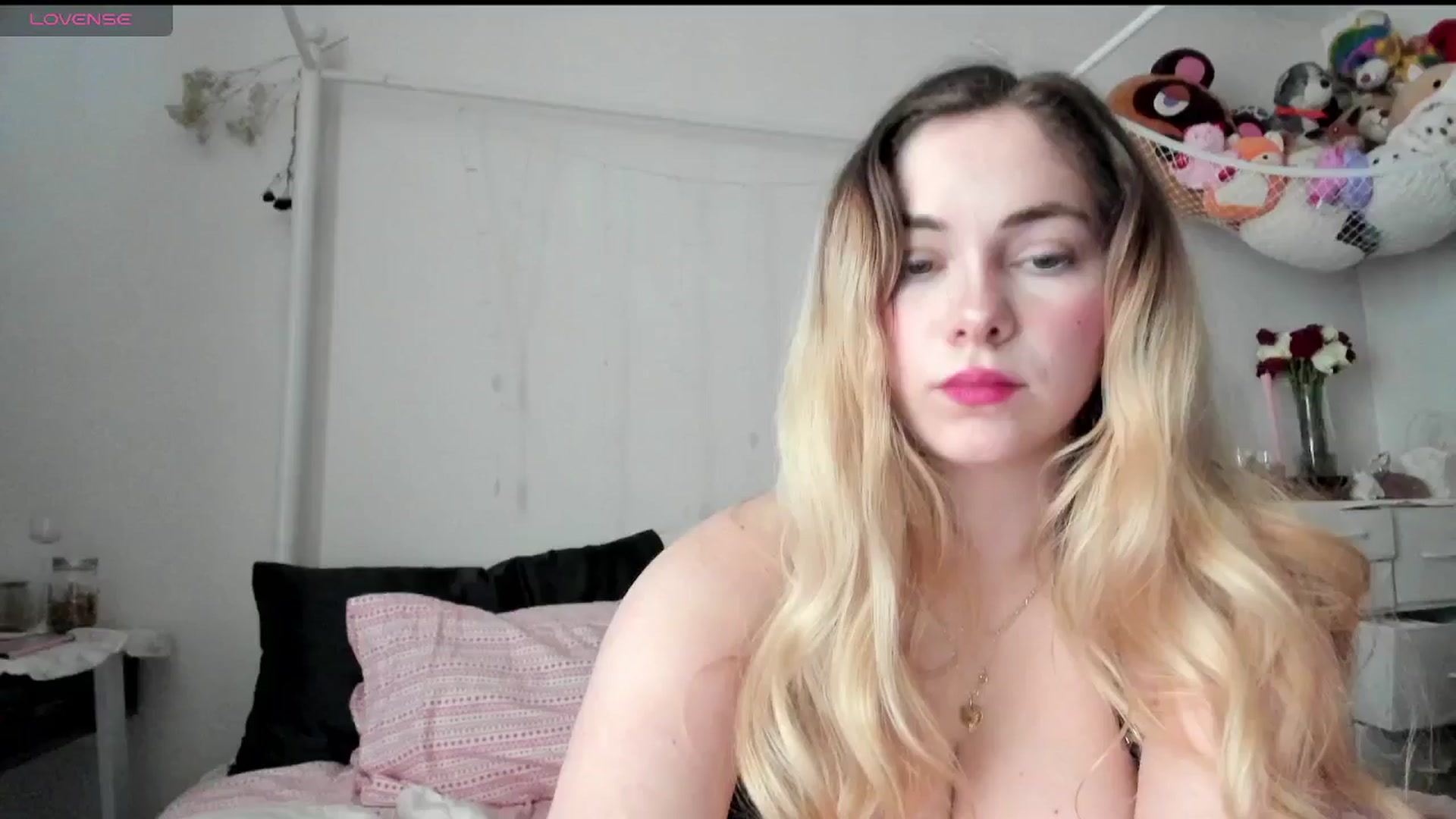 Gallery image thumbnail from lolypopbubble's myfreecams stream on, 03/26/2025, 15:57 image 20 of 20