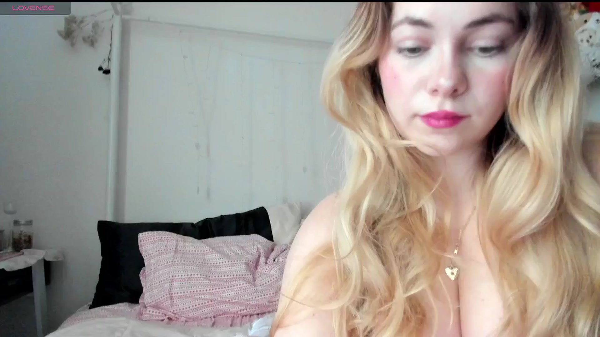 Gallery image thumbnail from lolypopbubble's myfreecams stream on, 03/26/2025, 15:57 image 5 of 20