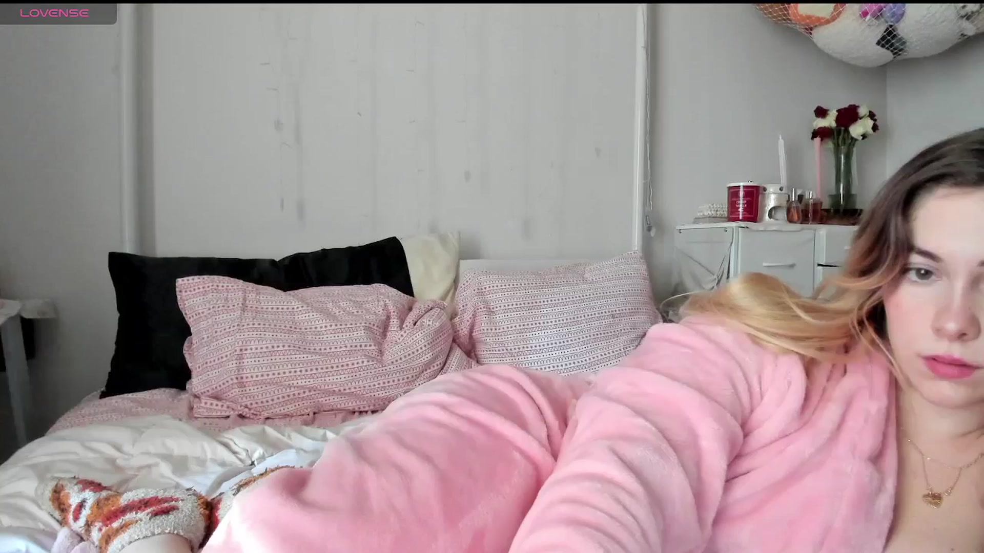 Gallery image thumbnail from lolypopbubble's myfreecams stream on, 03/26/2025, 17:11 image 2 of 20