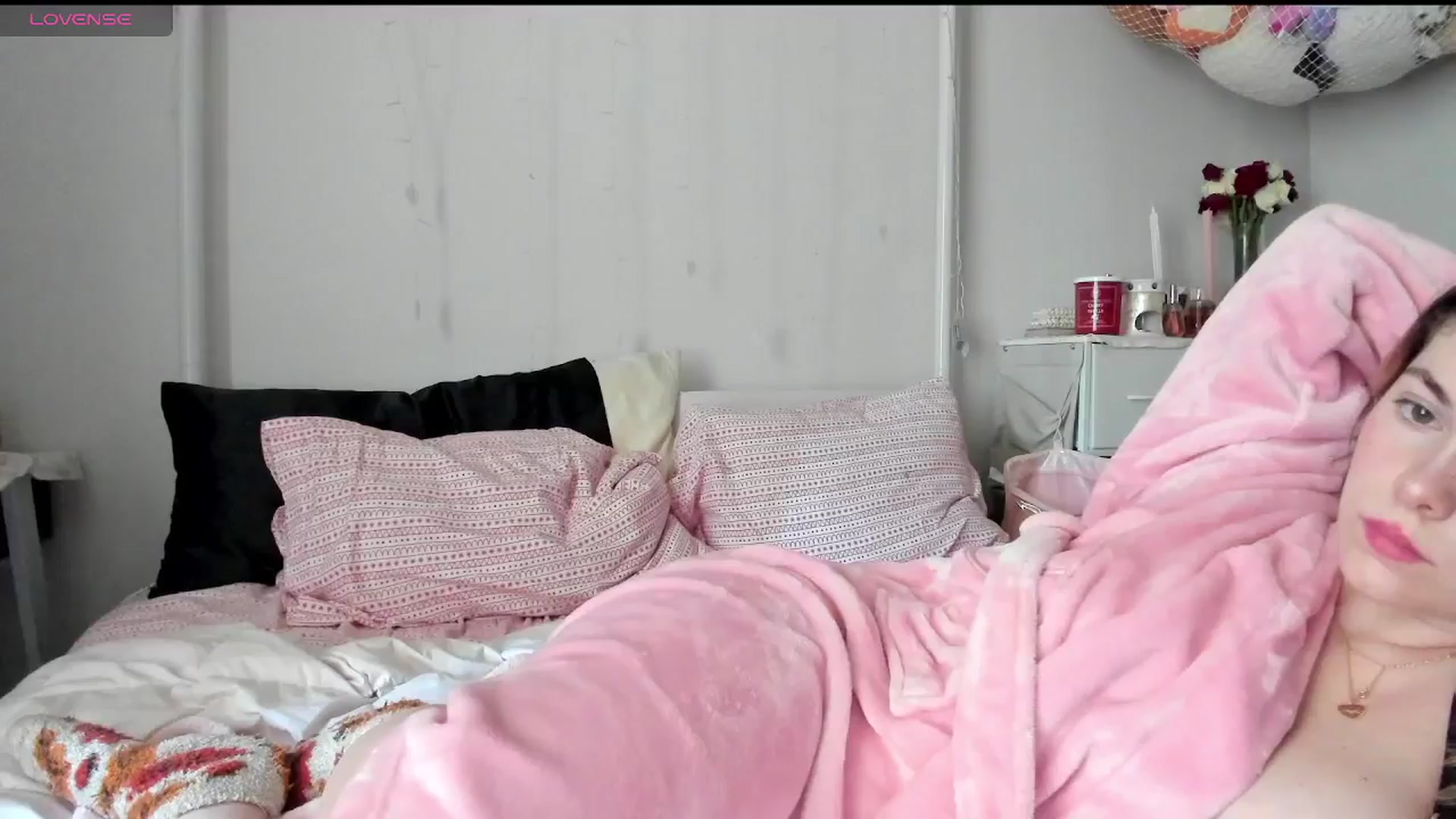 Gallery image thumbnail from lolypopbubble's myfreecams stream on, 03/26/2025, 17:11 image 4 of 20
