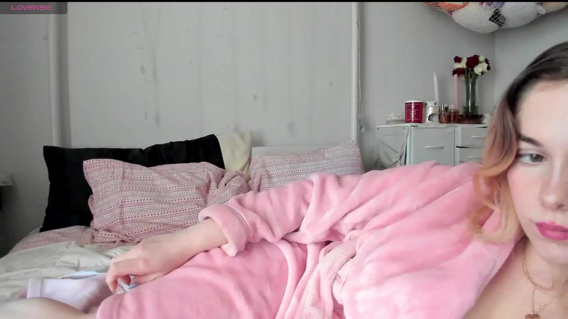 Gallery image thumbnail from lolypopbubble's myfreecams stream on, 03/26/2025, 17:11 image 13 of 20