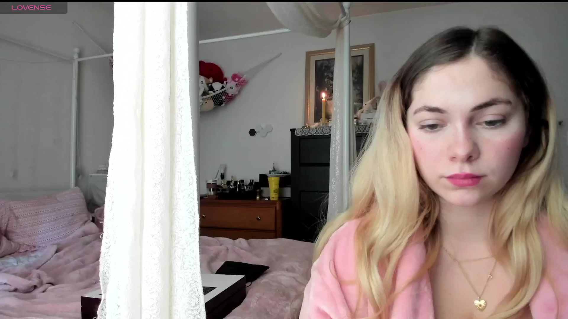Gallery image thumbnail from lolypopbubble's myfreecams stream on, 03/26/2025, 18:44 image 1 of 20