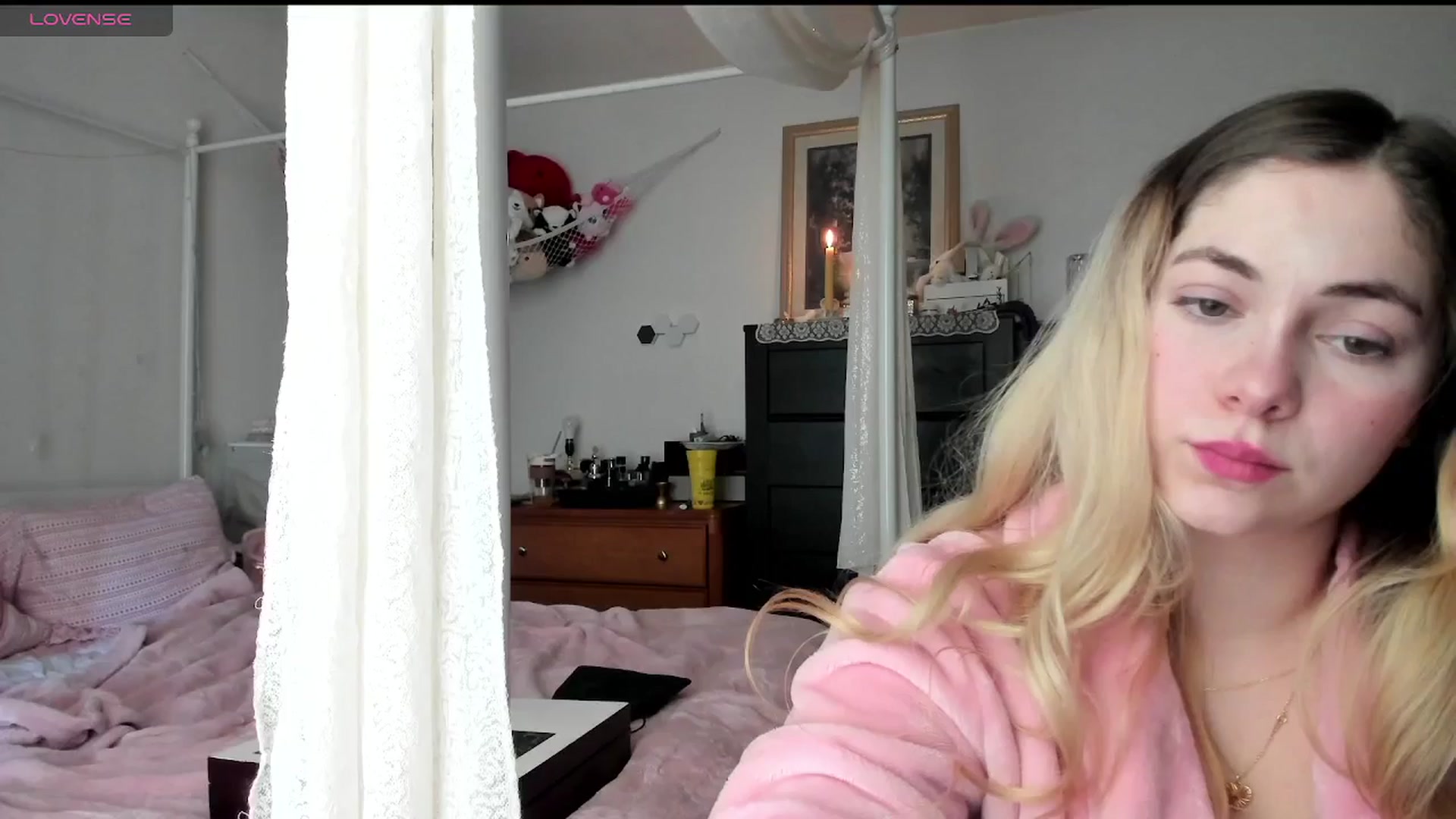 Gallery image thumbnail from lolypopbubble's myfreecams stream on, 03/26/2025, 18:44 image 9 of 20