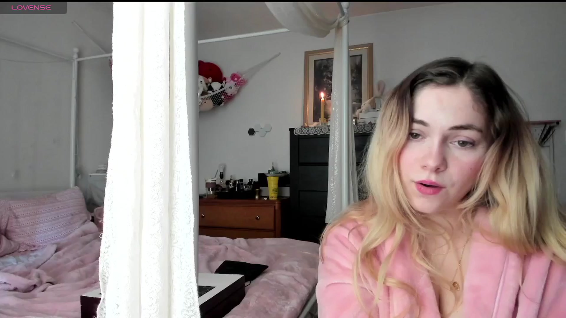 Gallery image thumbnail from lolypopbubble's myfreecams stream on, 03/26/2025, 18:44 image 18 of 20