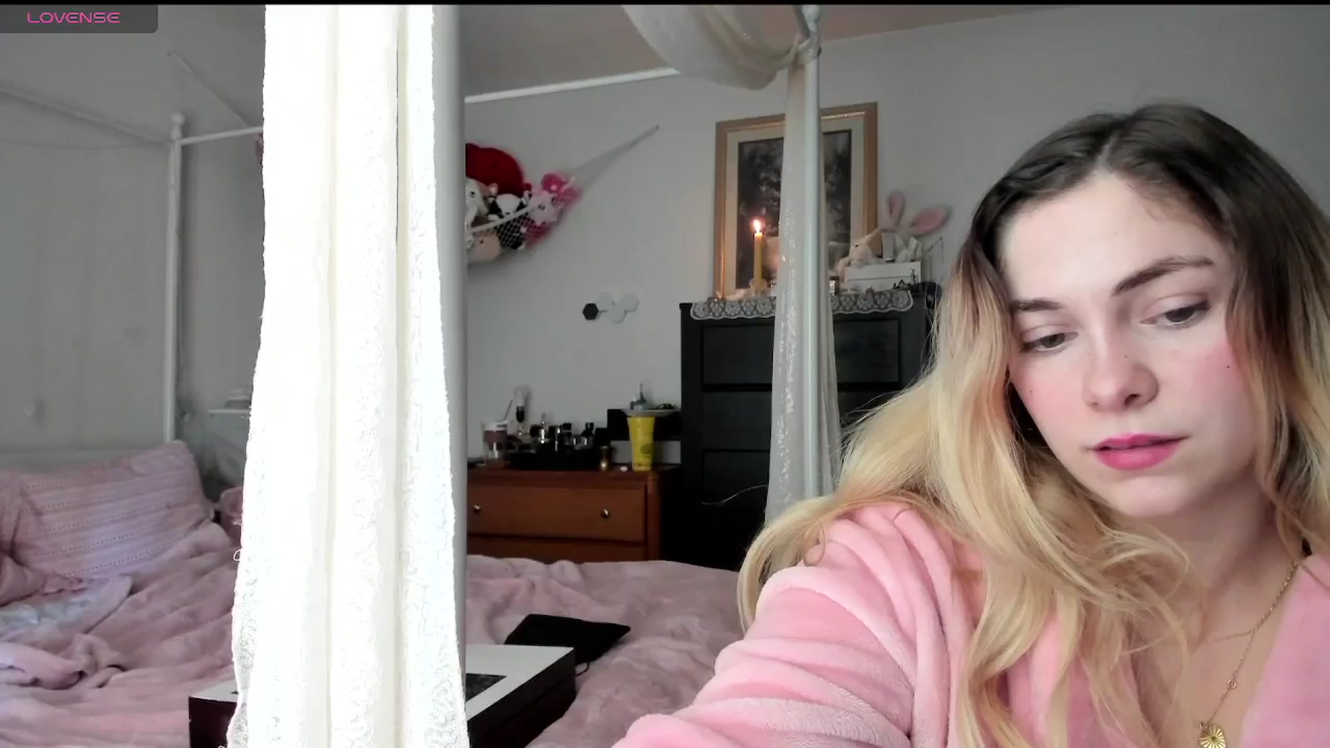 Gallery image thumbnail from lolypopbubble's myfreecams stream on, 03/26/2025, 18:44 image 17 of 20