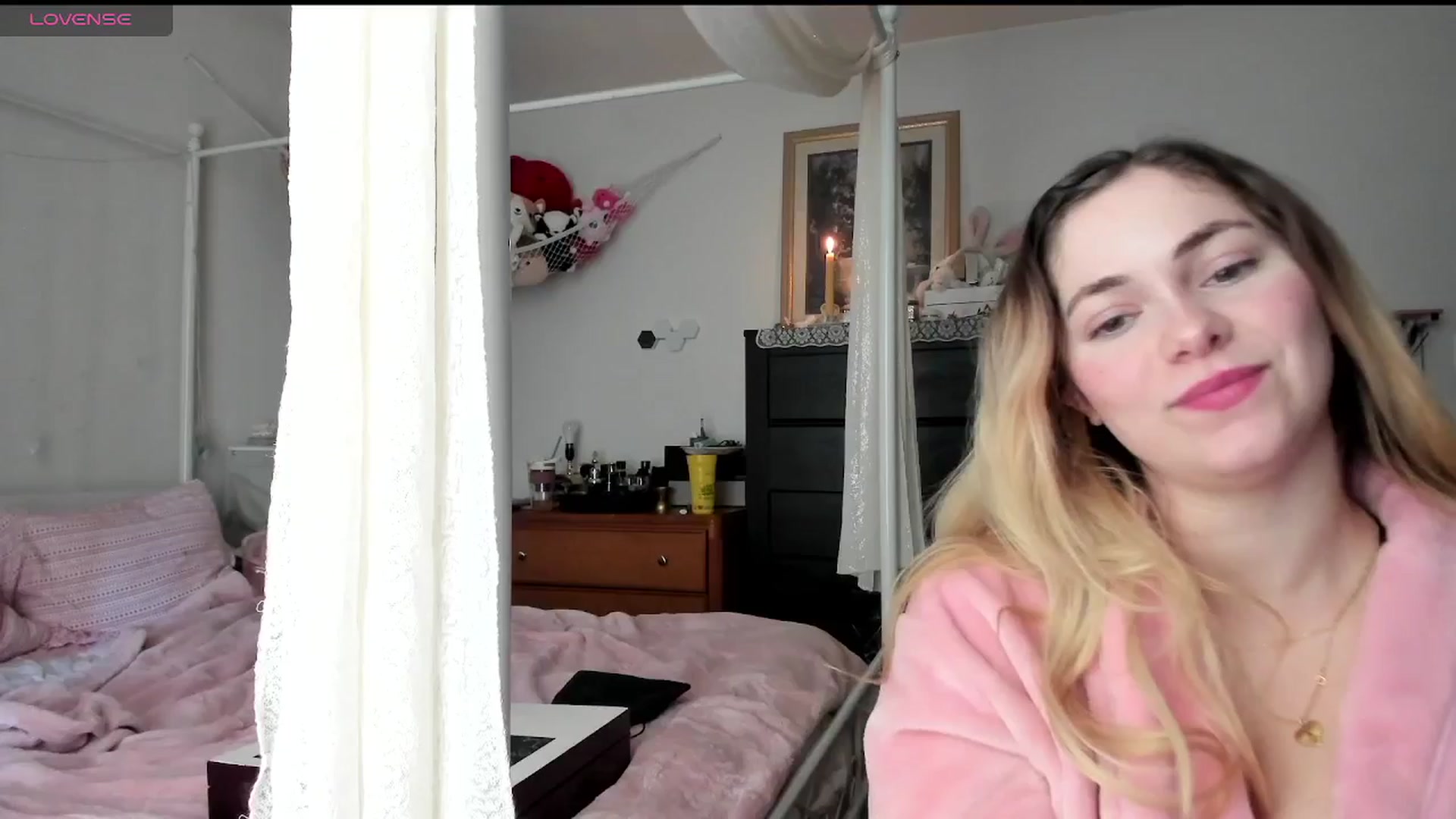 Gallery image thumbnail from lolypopbubble's myfreecams stream on, 03/26/2025, 18:44 image 16 of 20
