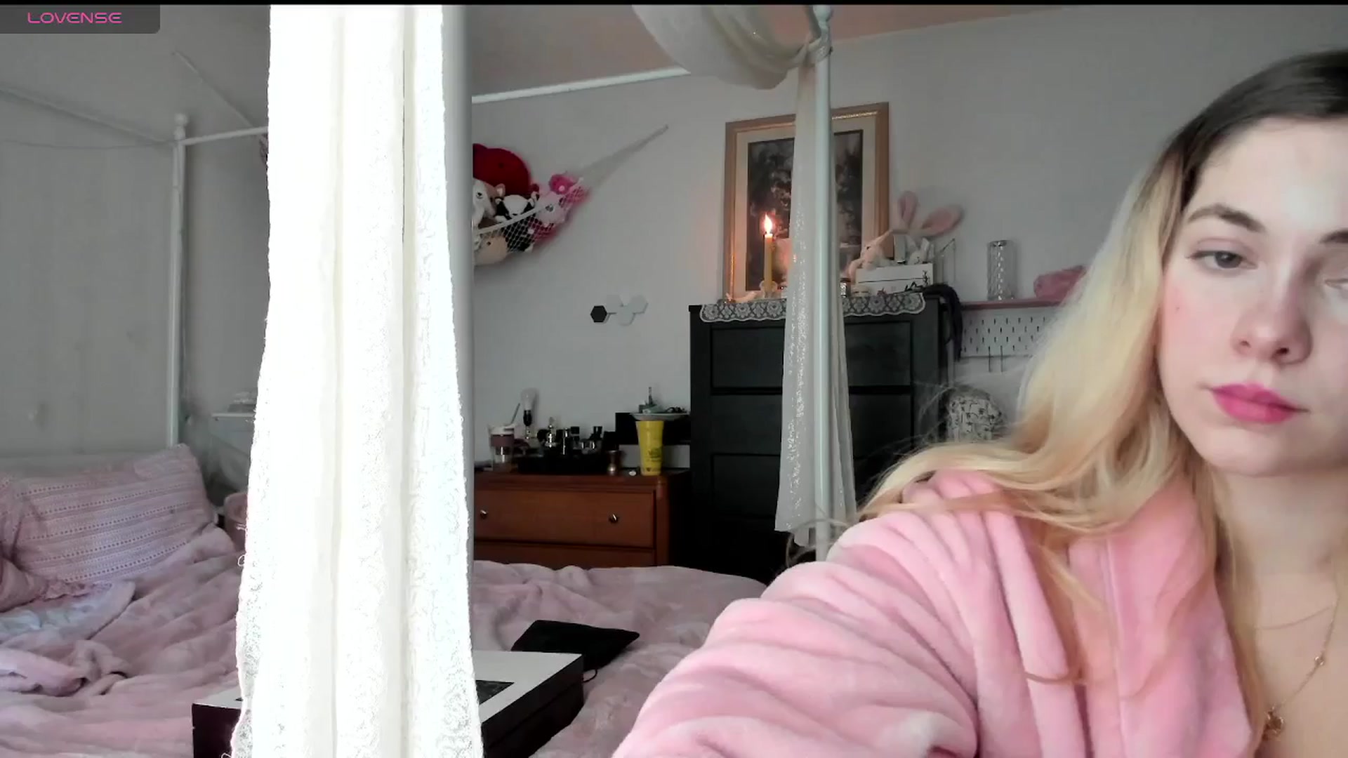 Gallery image thumbnail from lolypopbubble's myfreecams stream on, 03/26/2025, 18:44 image 6 of 20