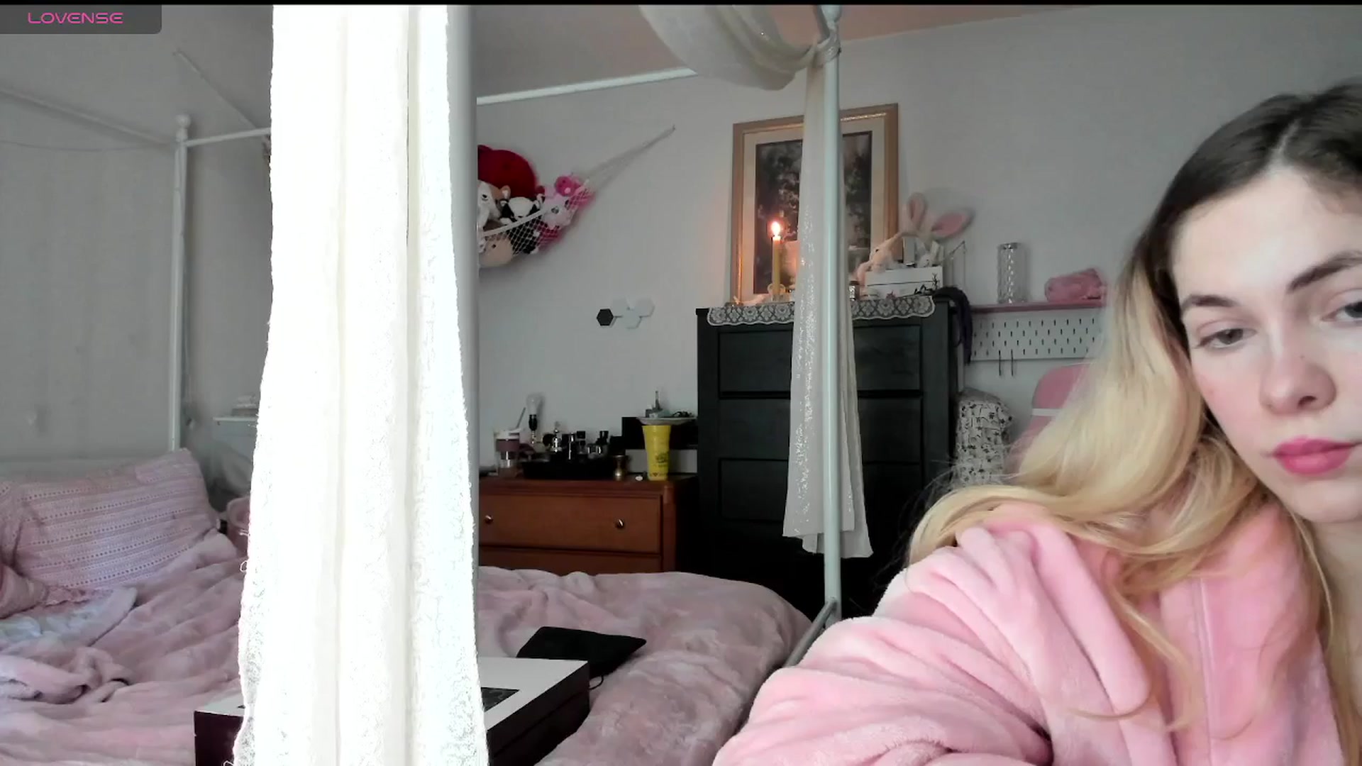 Gallery image thumbnail from lolypopbubble's myfreecams stream on, 03/26/2025, 18:44 image 5 of 20
