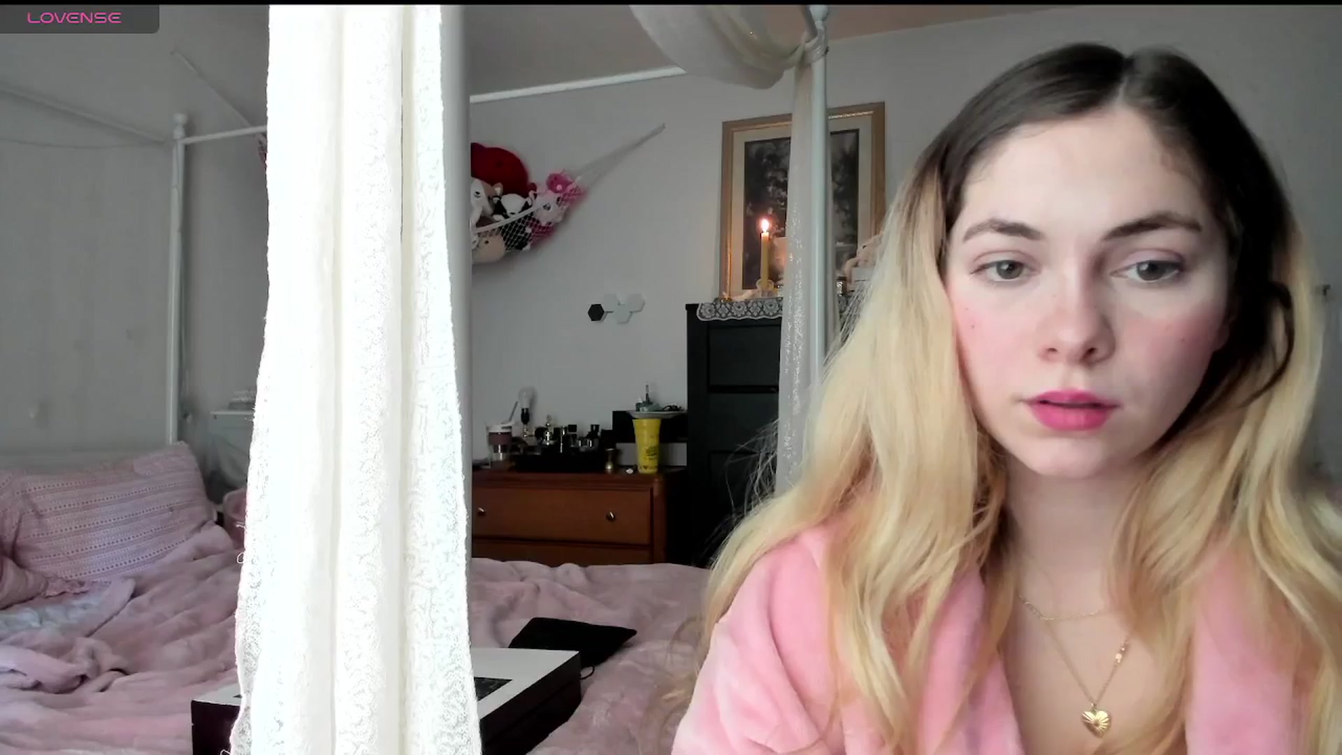 Gallery image thumbnail from lolypopbubble's myfreecams stream on, 03/26/2025, 18:44 image 2 of 20
