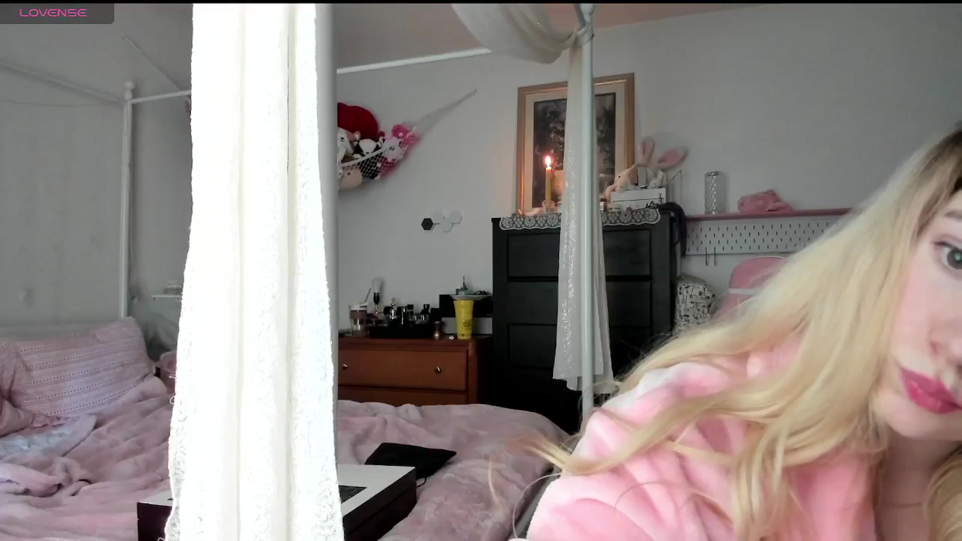 Gallery image thumbnail from lolypopbubble's myfreecams stream on, 03/26/2025, 18:44 image 8 of 20