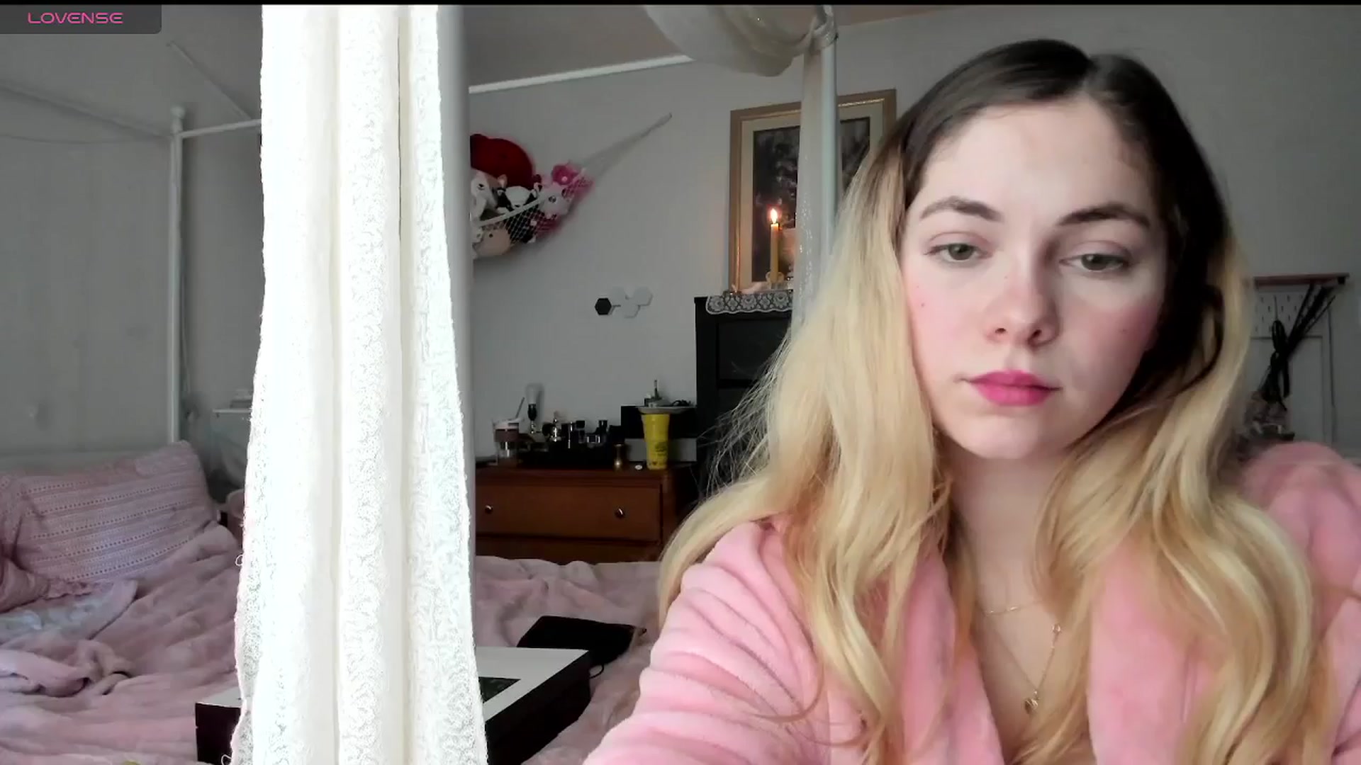 Gallery image thumbnail from lolypopbubble's myfreecams stream on, 03/26/2025, 18:44 image 3 of 20