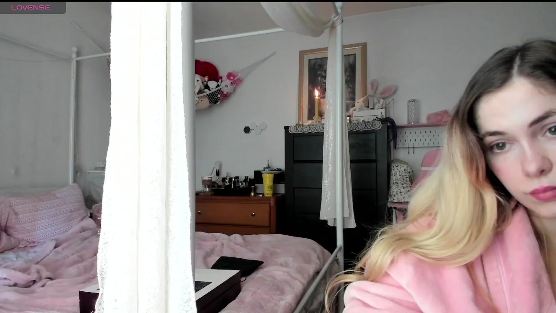 Gallery image thumbnail from lolypopbubble's myfreecams stream on, 03/26/2025, 18:44 image 13 of 20