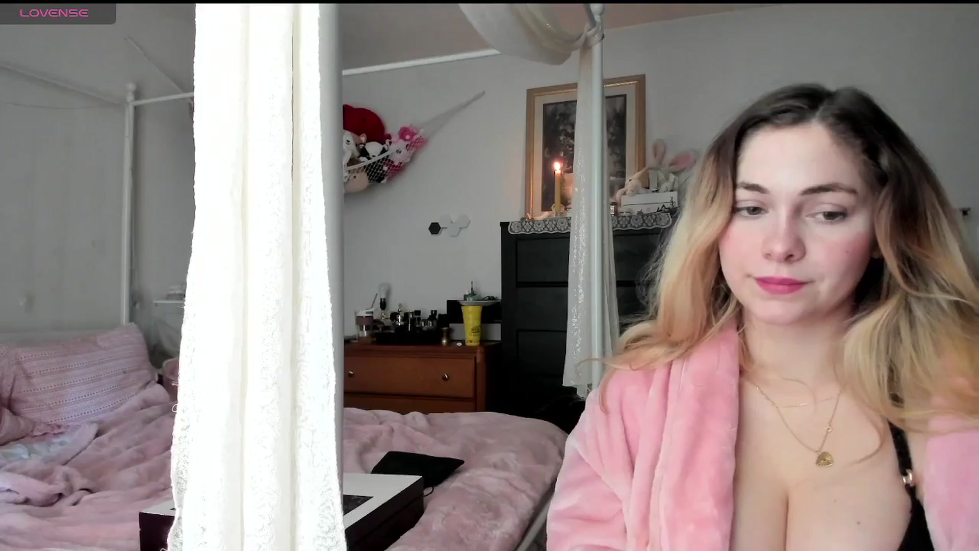 Gallery image thumbnail from lolypopbubble's myfreecams stream on, 03/26/2025, 18:44 image 20 of 20