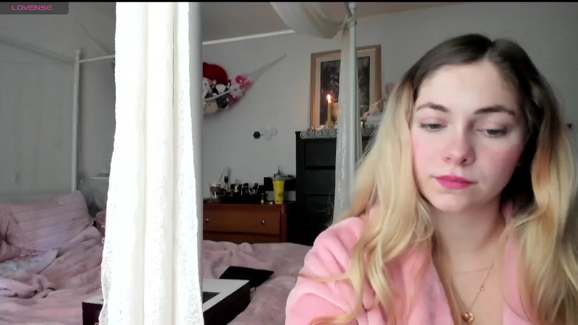 Gallery image thumbnail from lolypopbubble's myfreecams stream on, 03/26/2025, 18:44 image 10 of 20