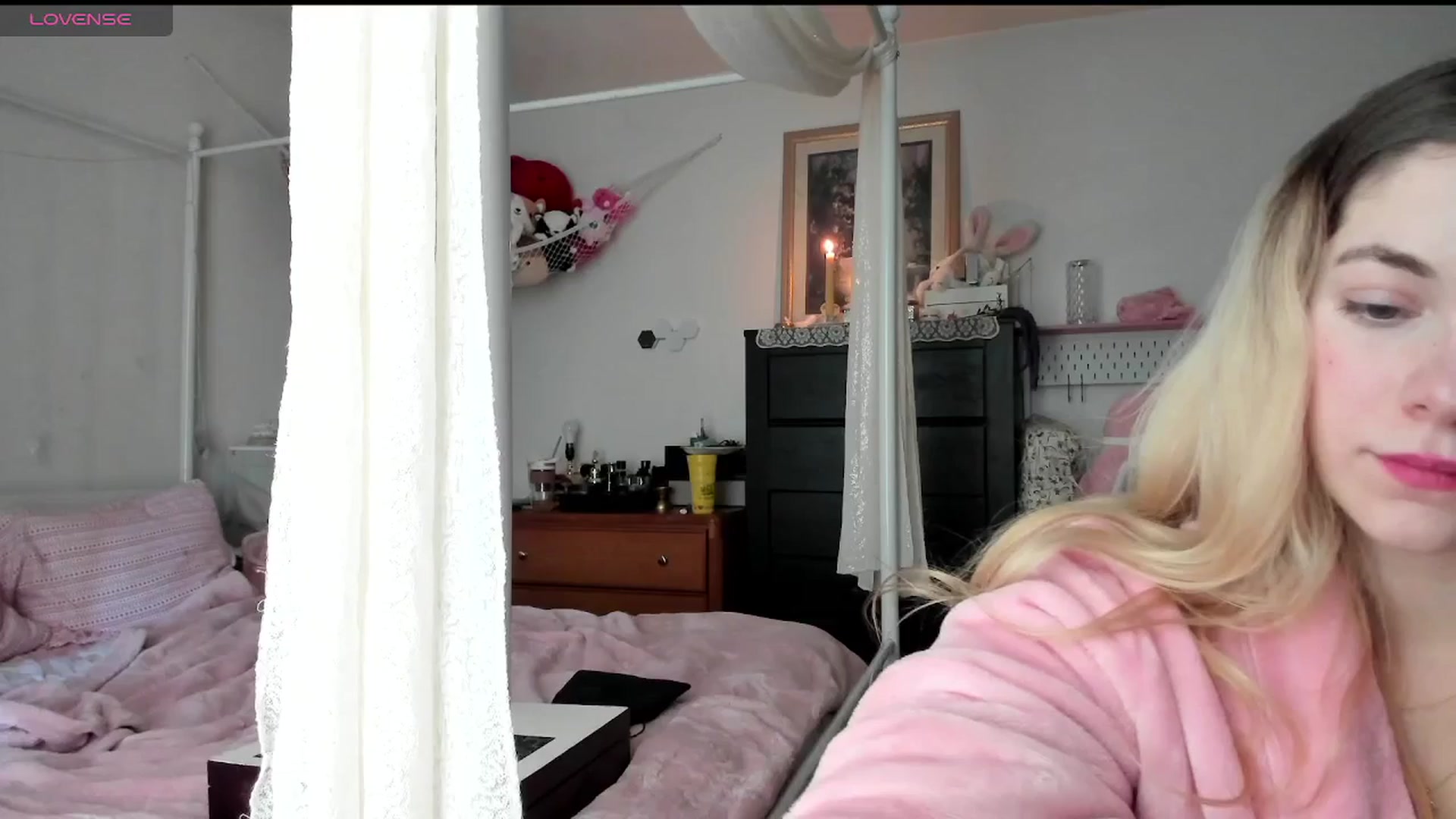 Gallery image thumbnail from lolypopbubble's myfreecams stream on, 03/26/2025, 18:44 image 7 of 20