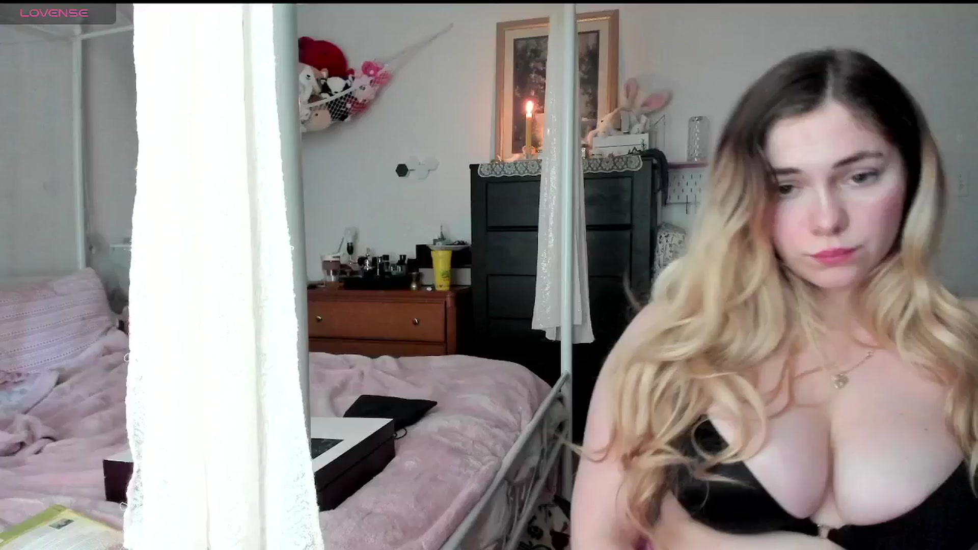 Gallery image thumbnail from lolypopbubble's myfreecams stream on, 03/26/2025, 19:57 image 15 of 20