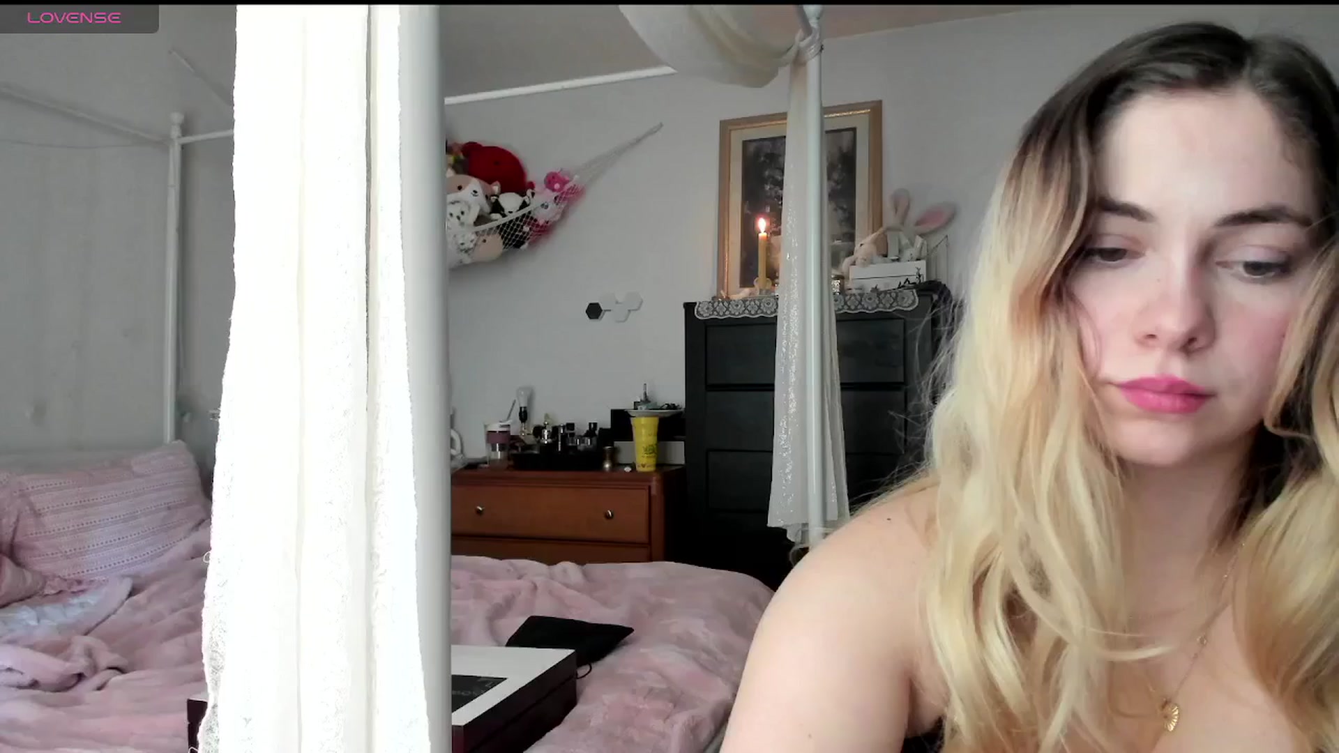 Gallery image thumbnail from lolypopbubble's myfreecams stream on, 03/26/2025, 19:57 image 4 of 20