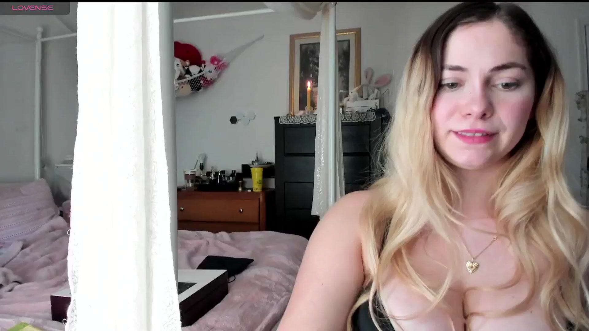 Gallery image thumbnail from lolypopbubble's myfreecams stream on, 03/26/2025, 19:57 image 20 of 20