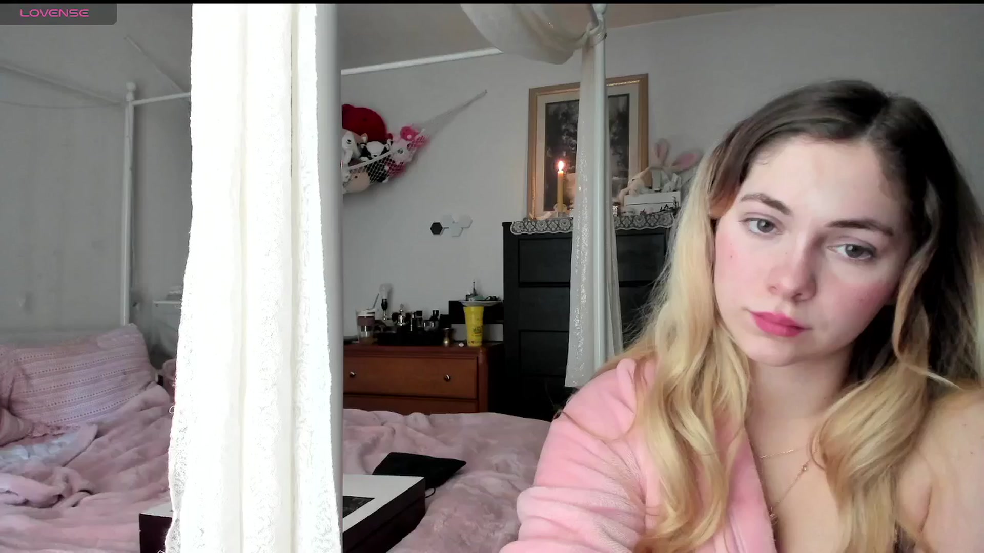 Gallery image thumbnail from lolypopbubble's myfreecams stream on, 03/26/2025, 19:57 image 3 of 20