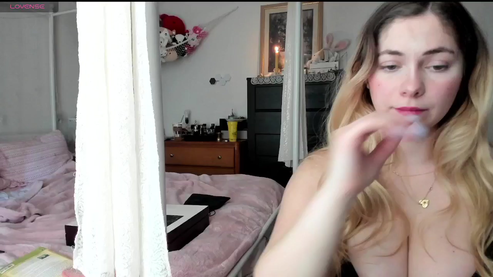Gallery image thumbnail from lolypopbubble's myfreecams stream on, 03/26/2025, 19:57 image 9 of 20