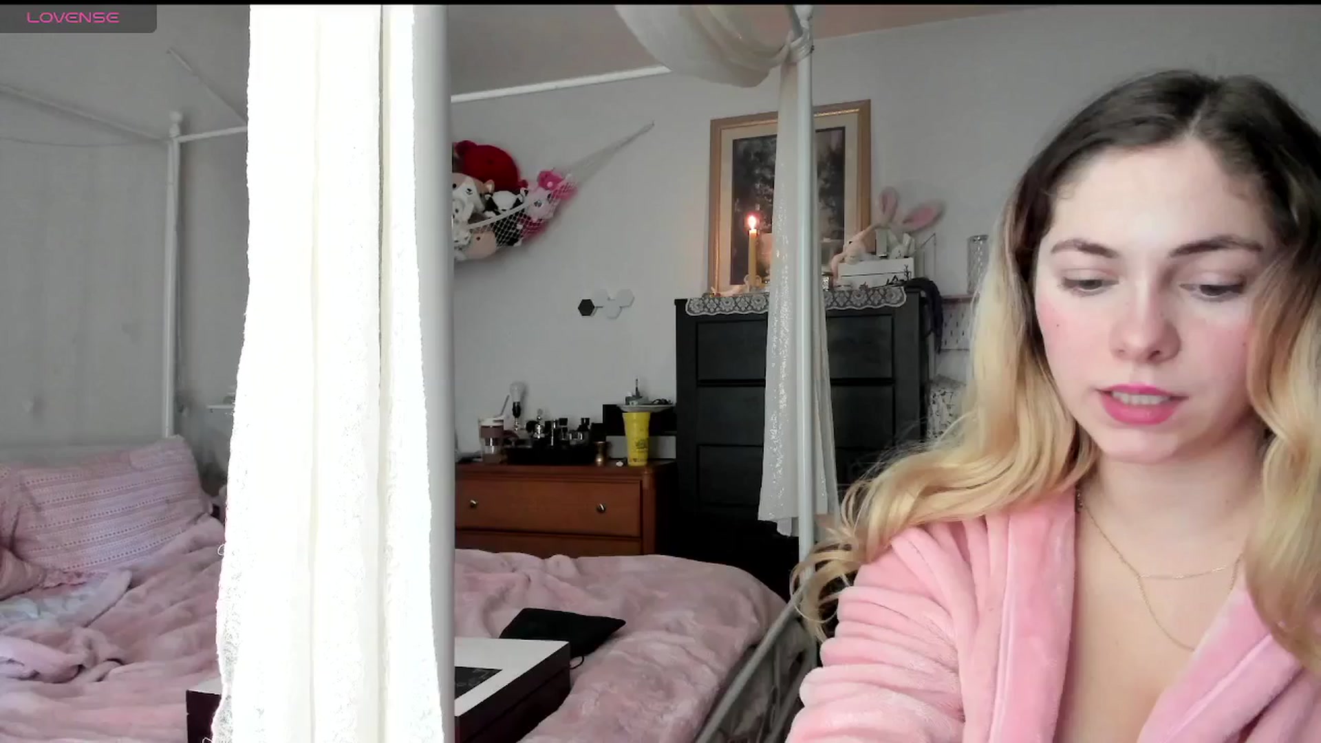 Gallery image thumbnail from lolypopbubble's myfreecams stream on, 03/26/2025, 19:57 image 1 of 20