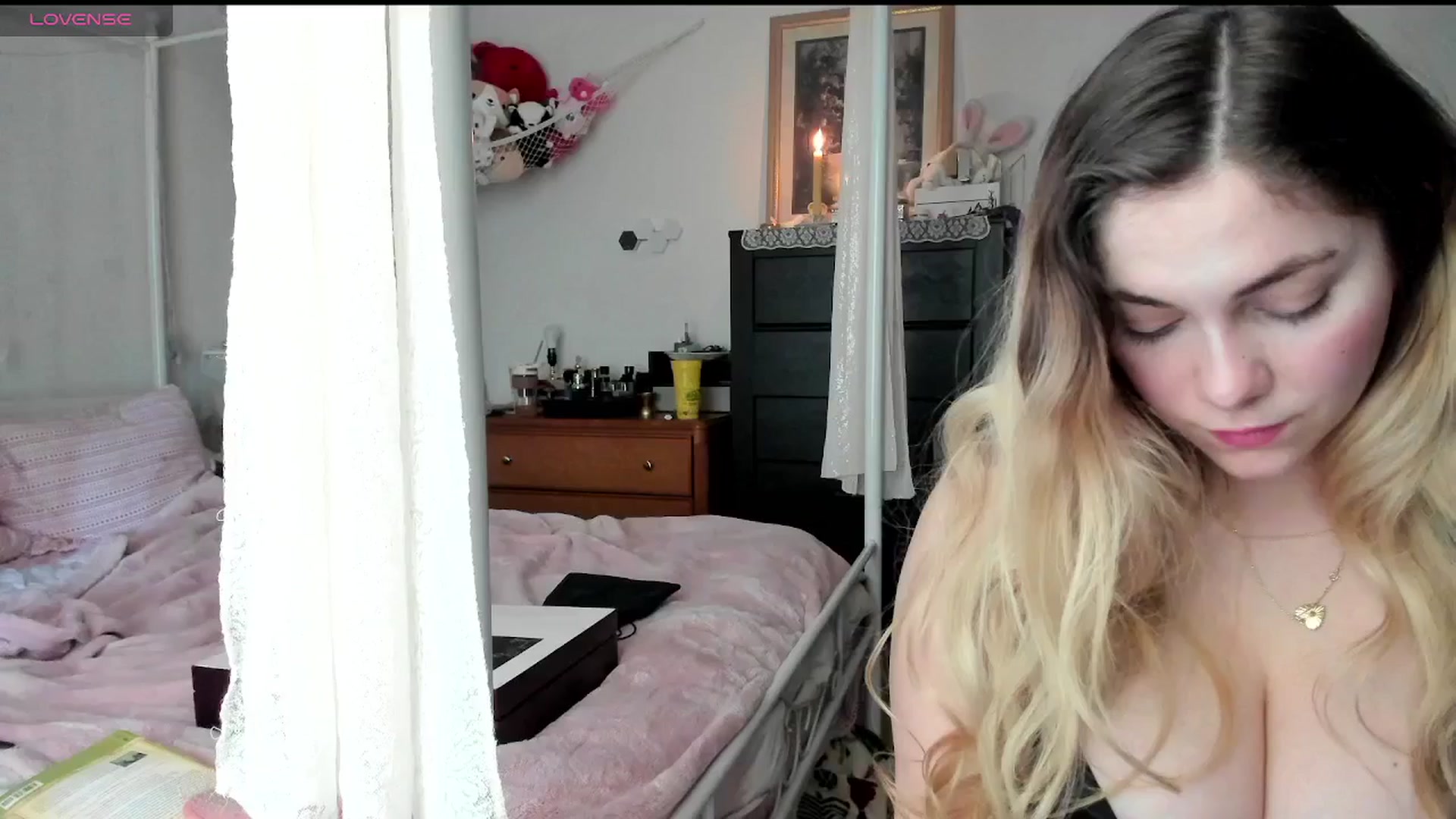 Gallery image thumbnail from lolypopbubble's myfreecams stream on, 03/26/2025, 19:57 image 8 of 20