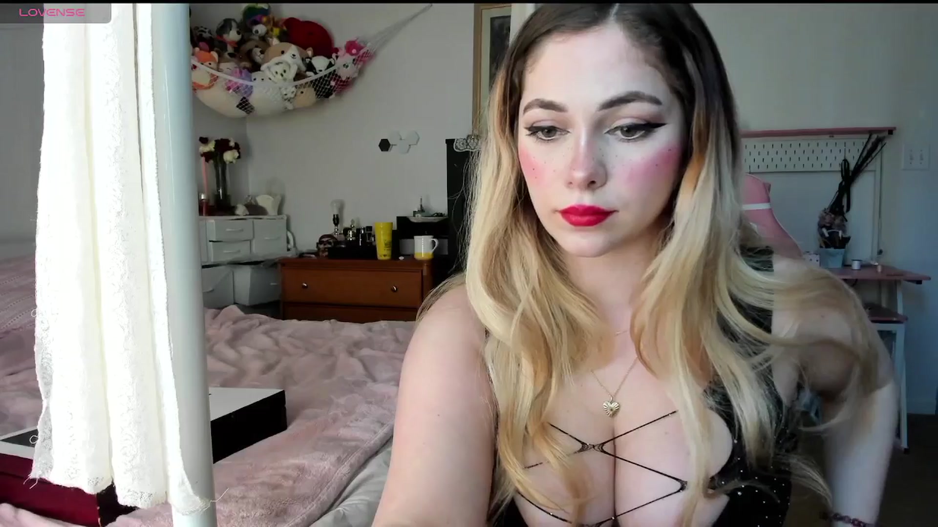 Gallery image thumbnail from lolypopbubble's myfreecams stream on, 03/27/2025, 20:57 image 14 of 20