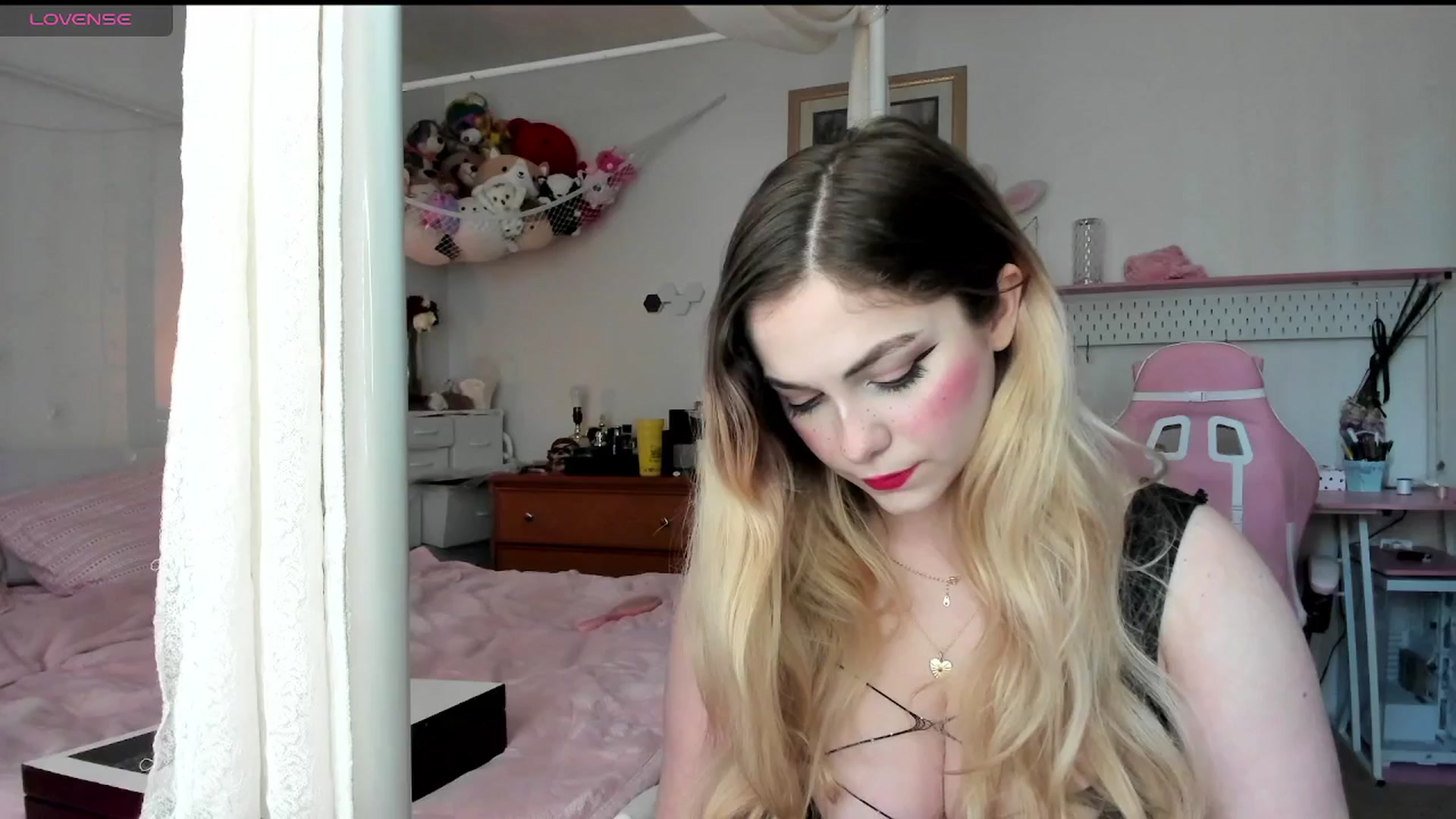 Gallery image thumbnail from lolypopbubble's myfreecams stream on, 03/27/2025, 20:57 image 3 of 20