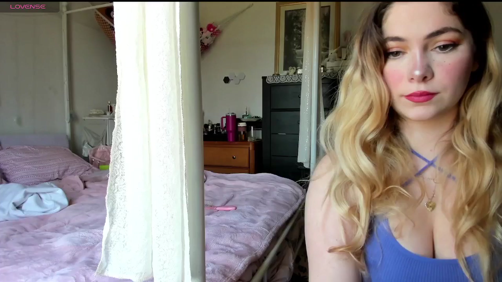Gallery image thumbnail from lolypopbubble's myfreecams stream on, 04/01/2025, 18:01 image 4 of 20