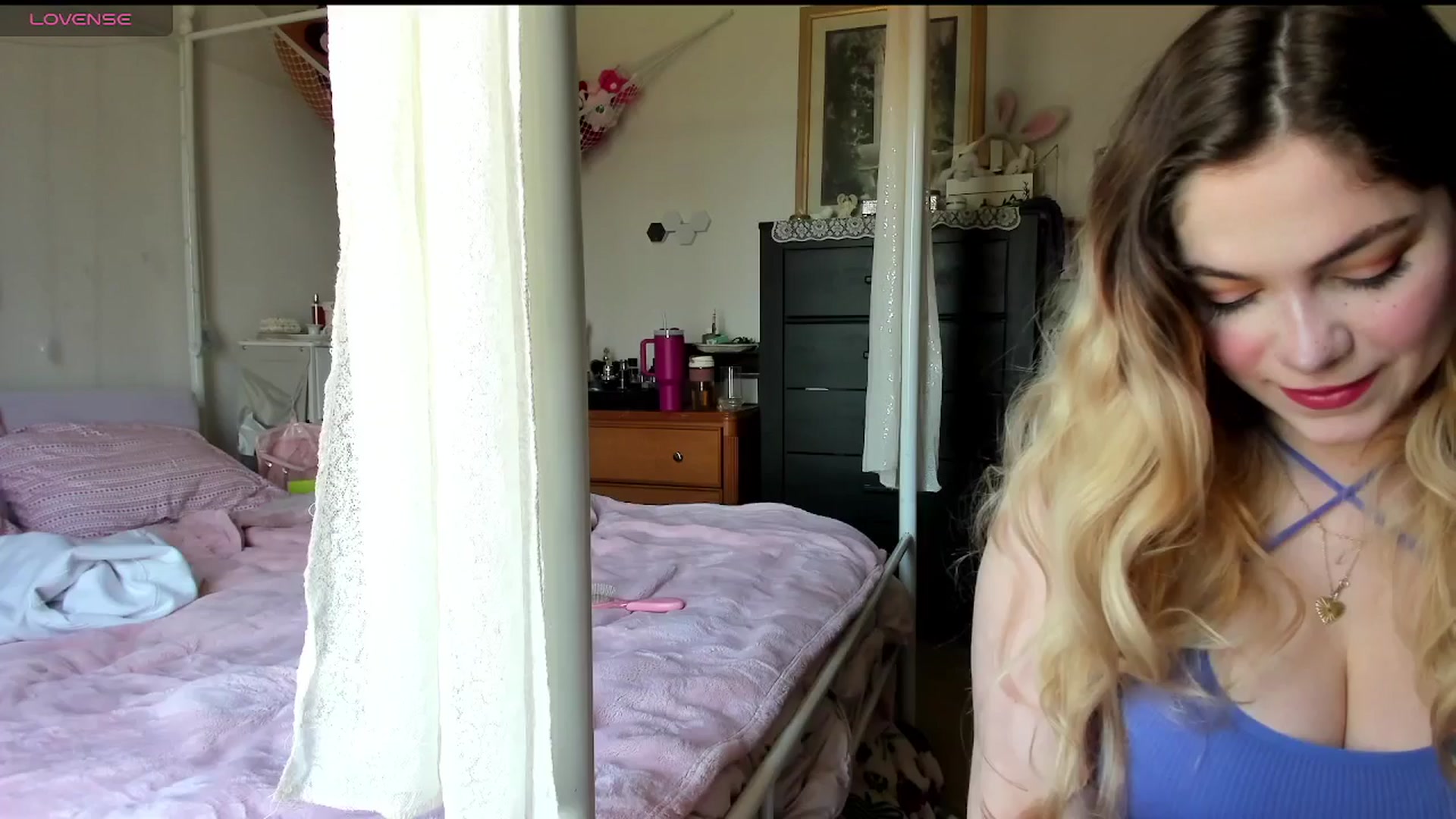 Gallery image thumbnail from lolypopbubble's myfreecams stream on, 04/01/2025, 18:01 image 2 of 20