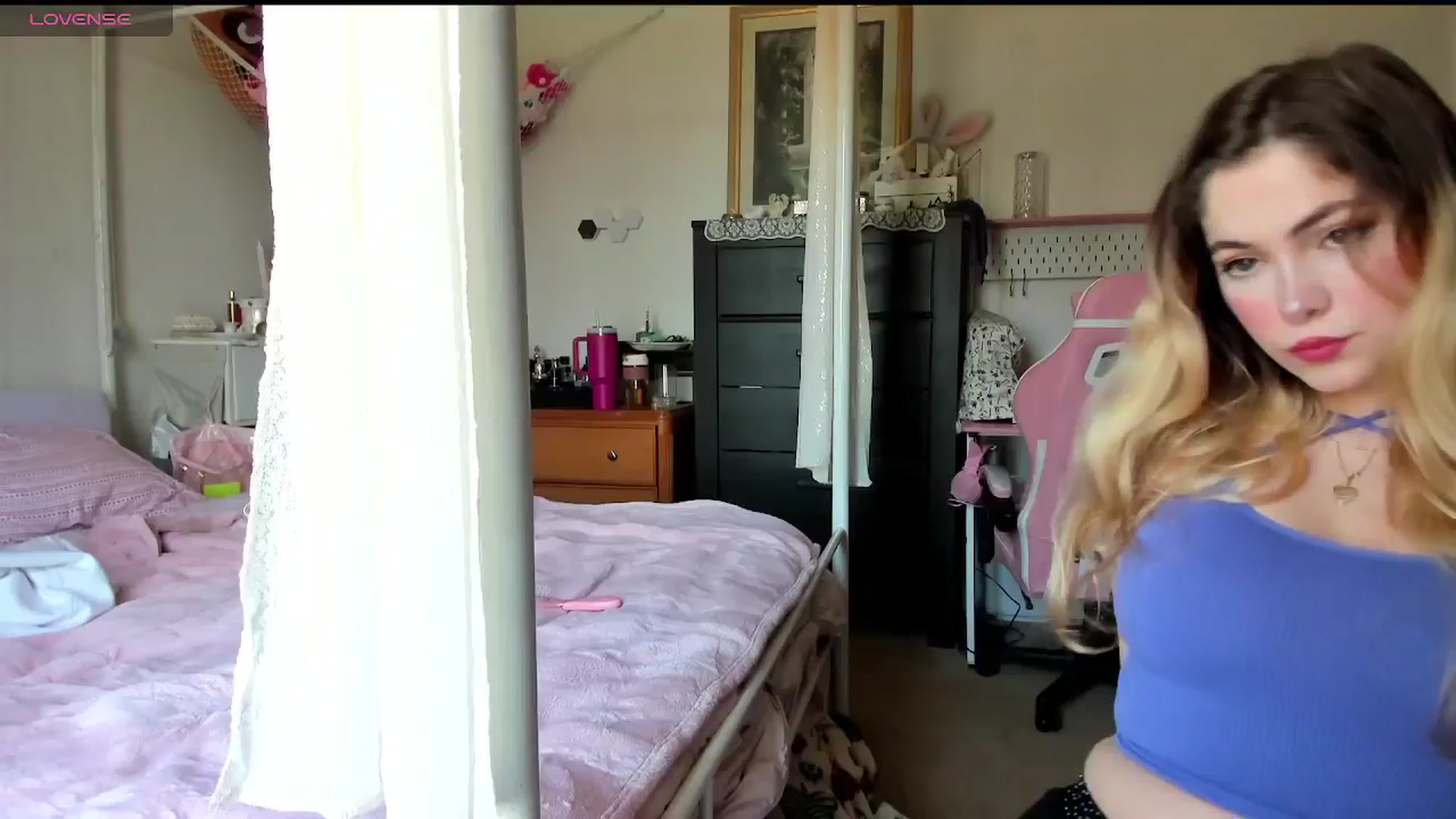Gallery image thumbnail from lolypopbubble's myfreecams stream on, 04/01/2025, 18:01 image 10 of 20