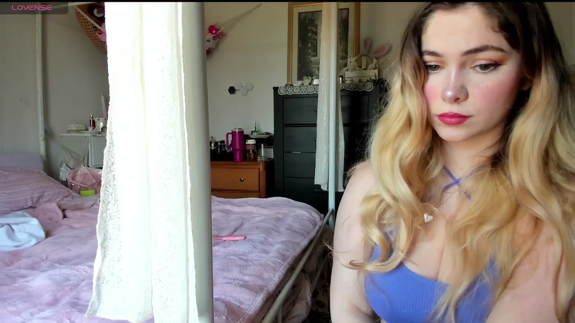 Gallery image thumbnail from lolypopbubble's myfreecams stream on, 04/01/2025, 18:01 image 6 of 20