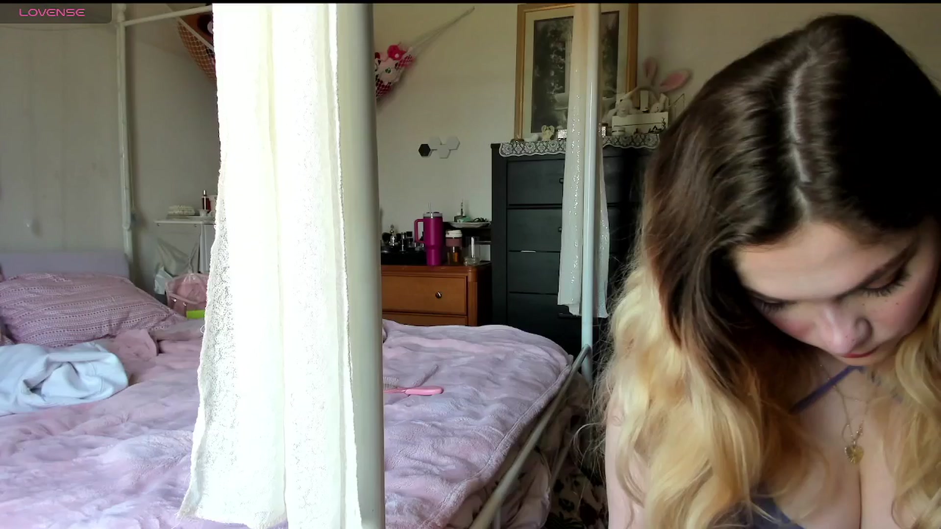 Gallery image thumbnail from lolypopbubble's myfreecams stream on, 04/01/2025, 18:01 image 3 of 20