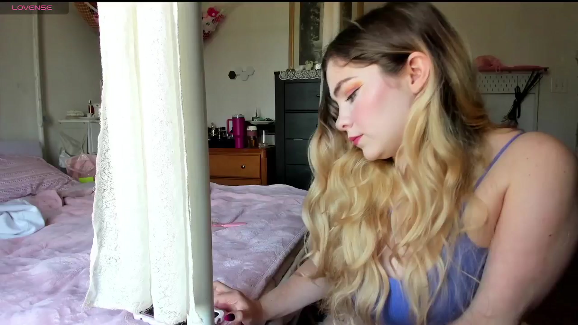 Gallery image thumbnail from lolypopbubble's myfreecams stream on, 04/01/2025, 18:01 image 20 of 20