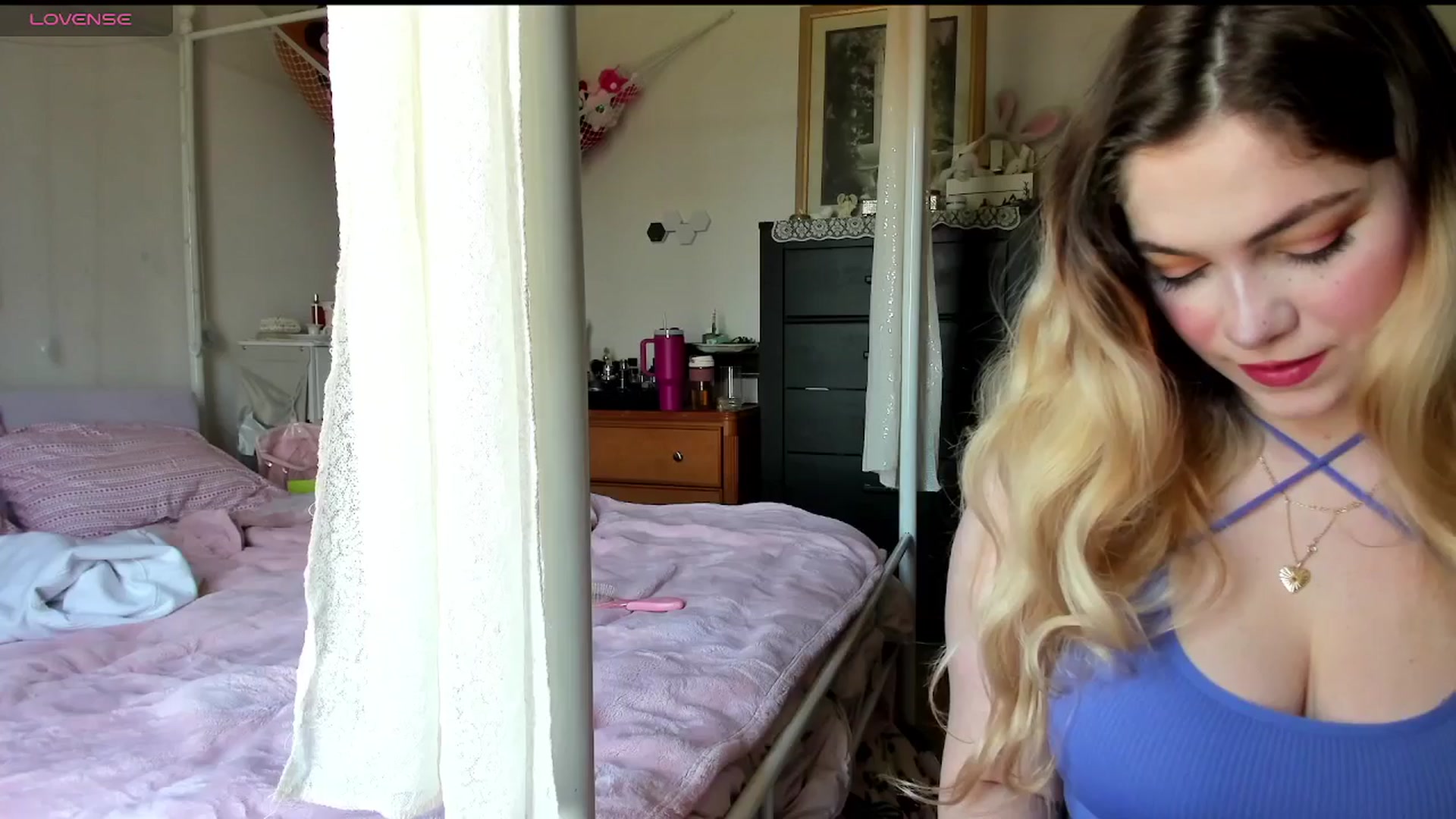 Gallery image thumbnail from lolypopbubble's myfreecams stream on, 04/01/2025, 18:01 image 1 of 20
