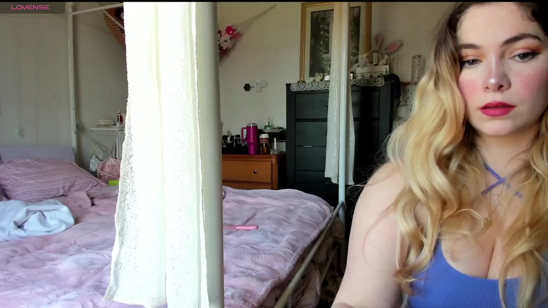Gallery image thumbnail from lolypopbubble's myfreecams stream on, 04/01/2025, 18:01 image 5 of 20