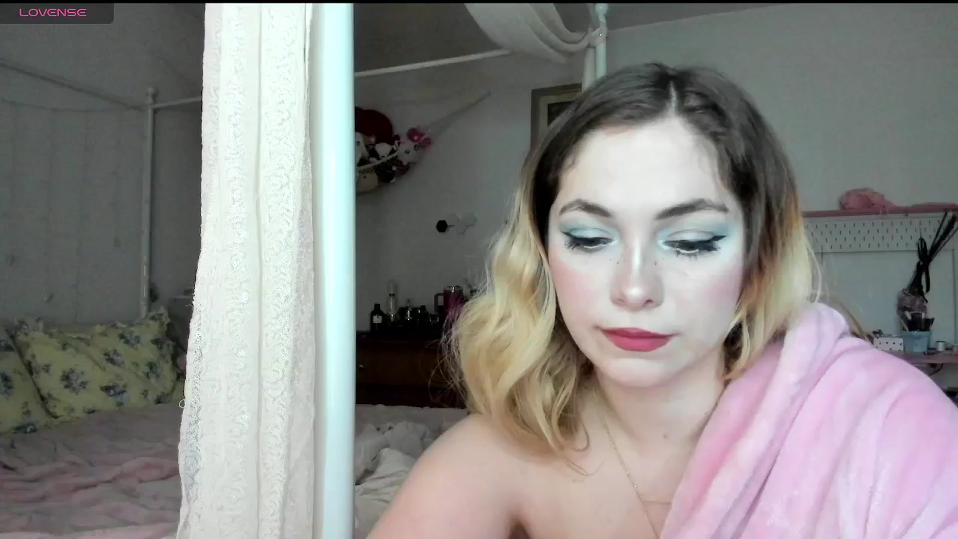 Gallery image thumbnail from lolypopbubble's myfreecams stream on, 04/02/2025, 21:25 image 8 of 20