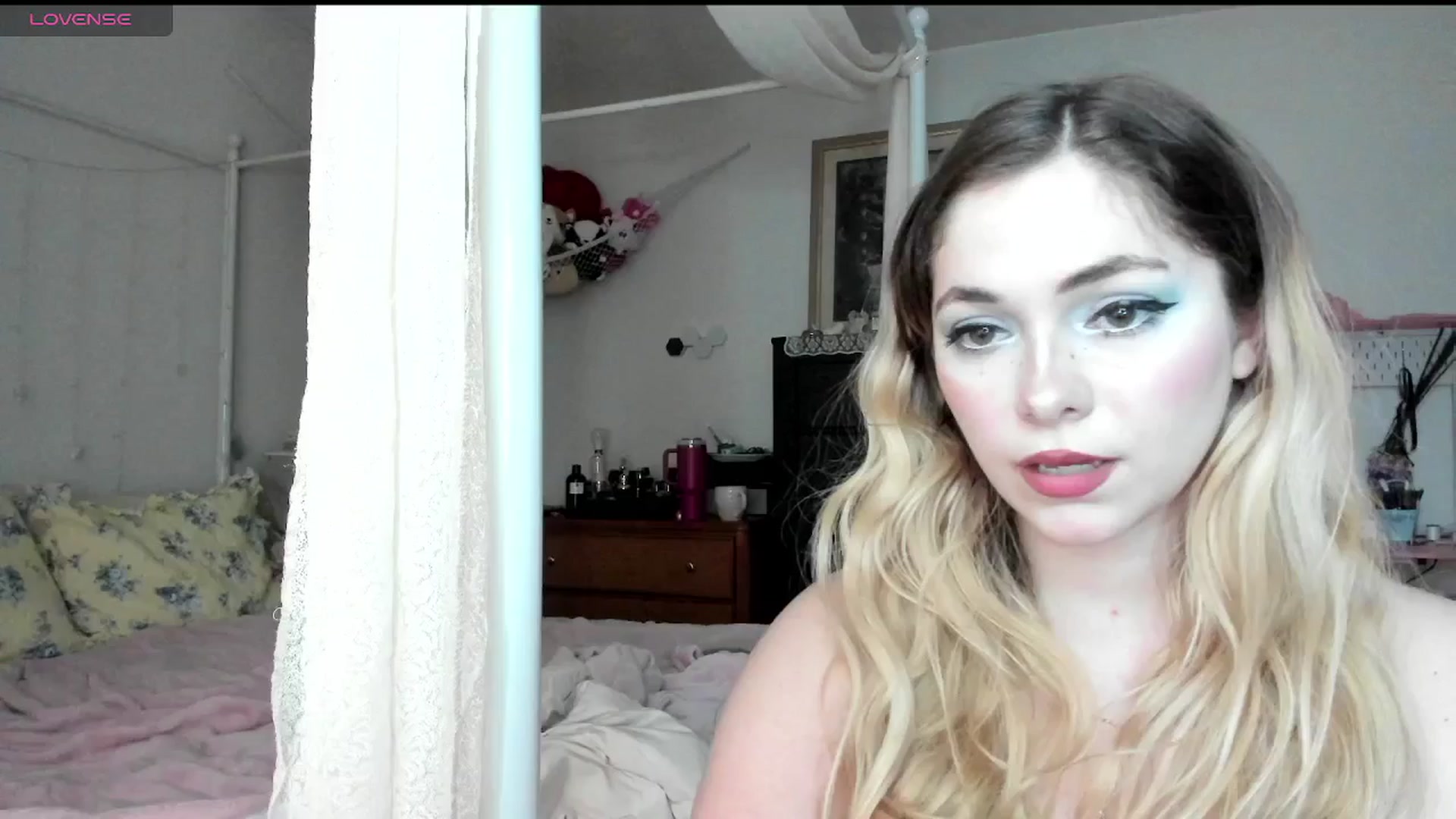 Gallery image thumbnail from lolypopbubble's myfreecams stream on, 04/02/2025, 21:25 image 1 of 20