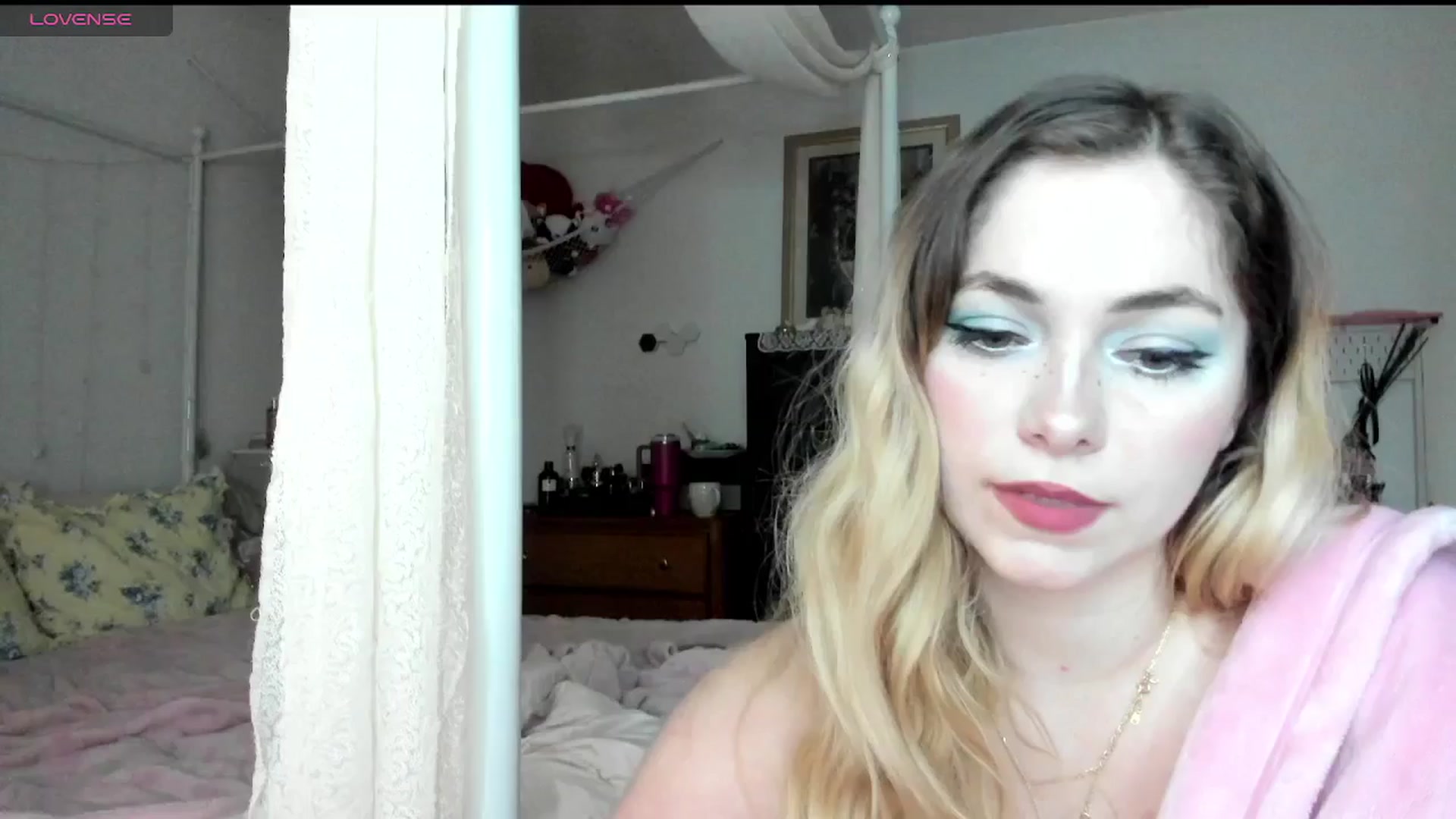 Gallery image thumbnail from lolypopbubble's myfreecams stream on, 04/02/2025, 21:25 image 19 of 20
