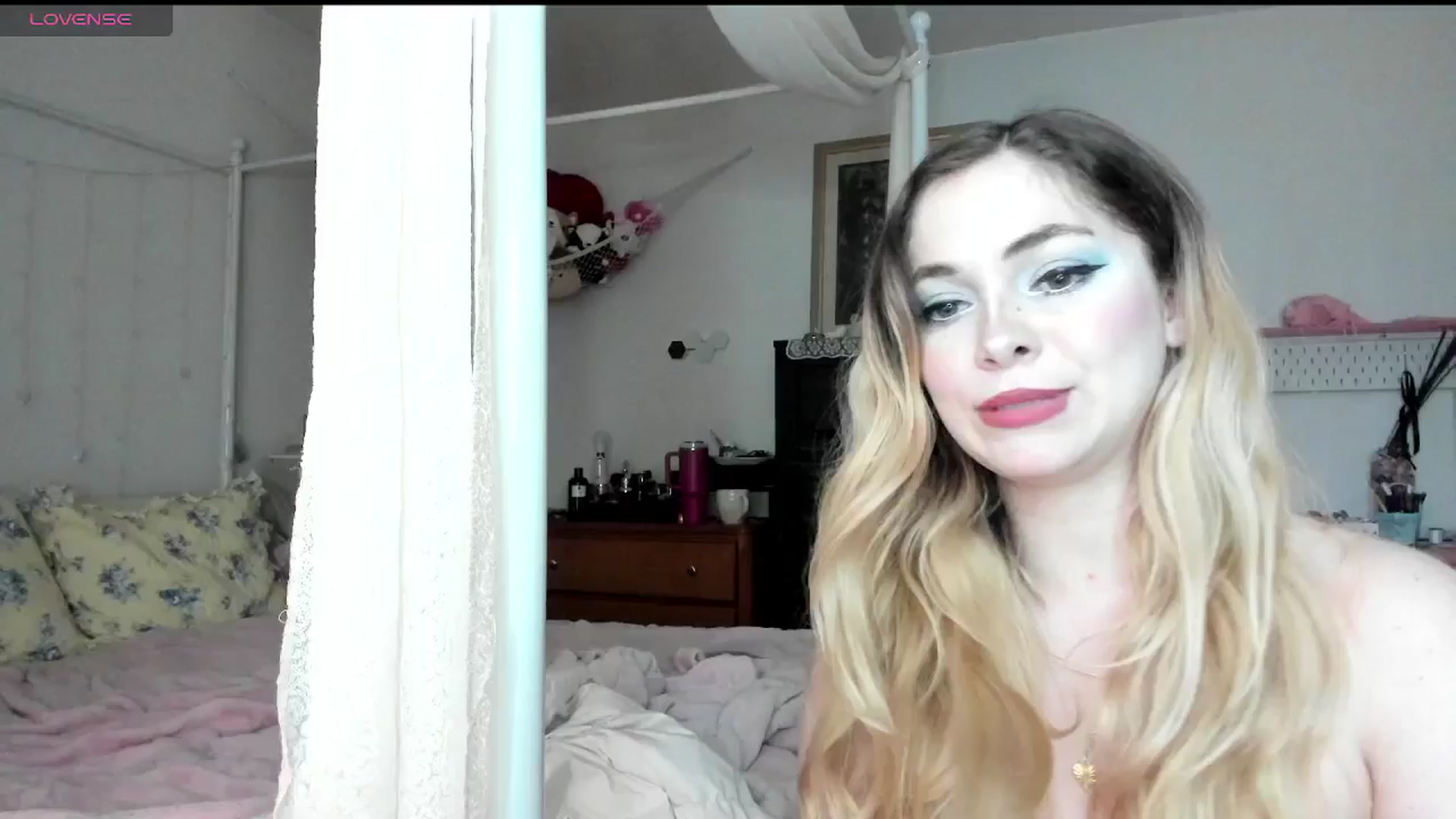Gallery image thumbnail from lolypopbubble's myfreecams stream on, 04/02/2025, 21:25 image 2 of 20