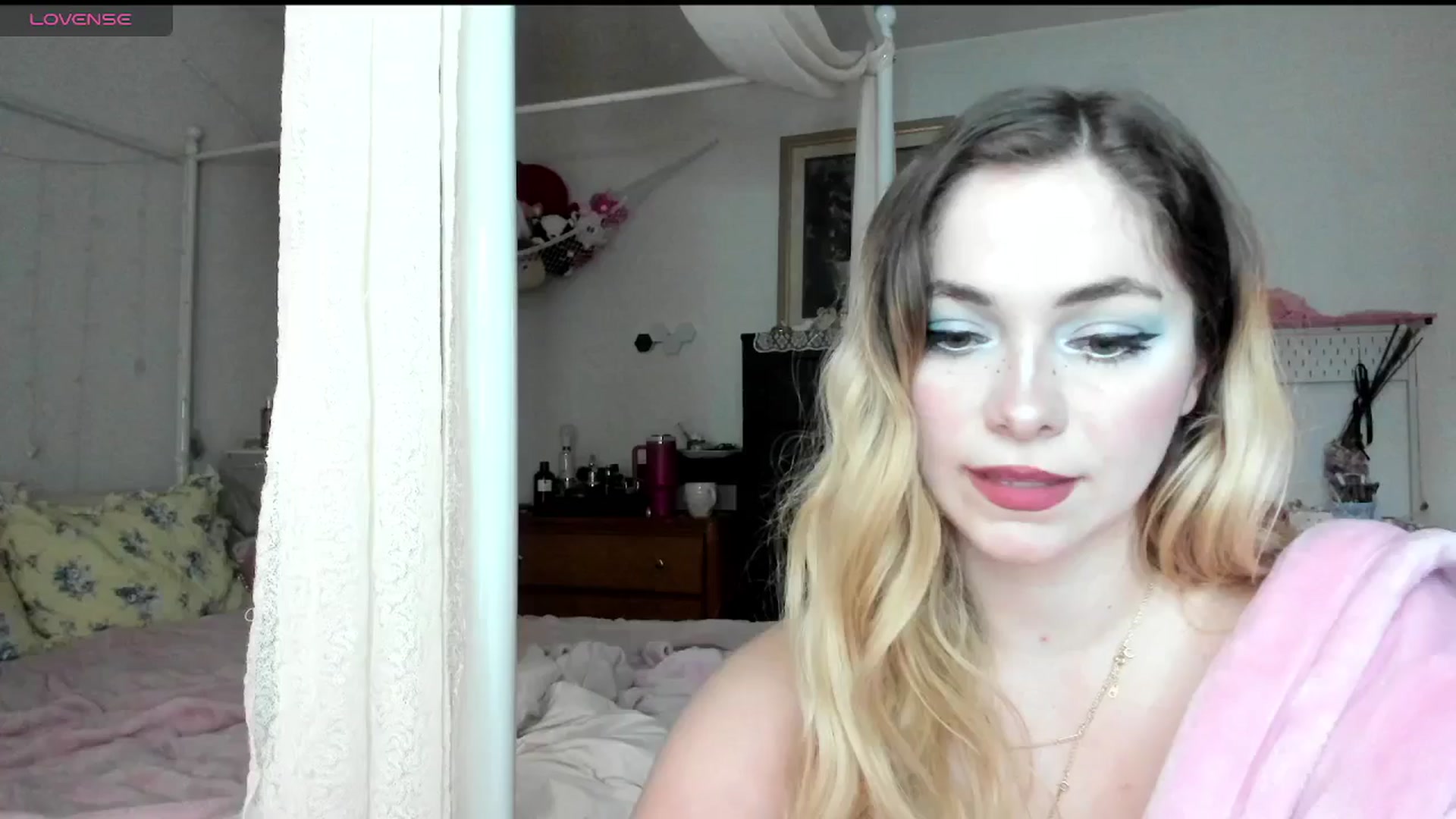 Gallery image thumbnail from lolypopbubble's myfreecams stream on, 04/02/2025, 21:25 image 20 of 20