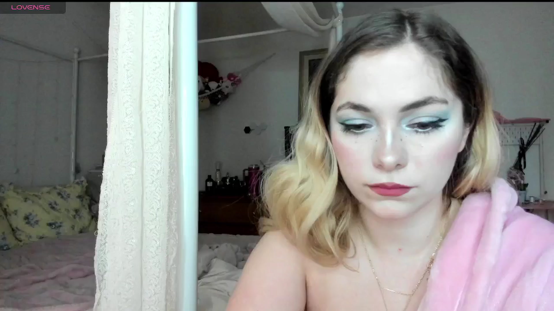 Gallery image thumbnail from lolypopbubble's myfreecams stream on, 04/02/2025, 21:25 image 9 of 20