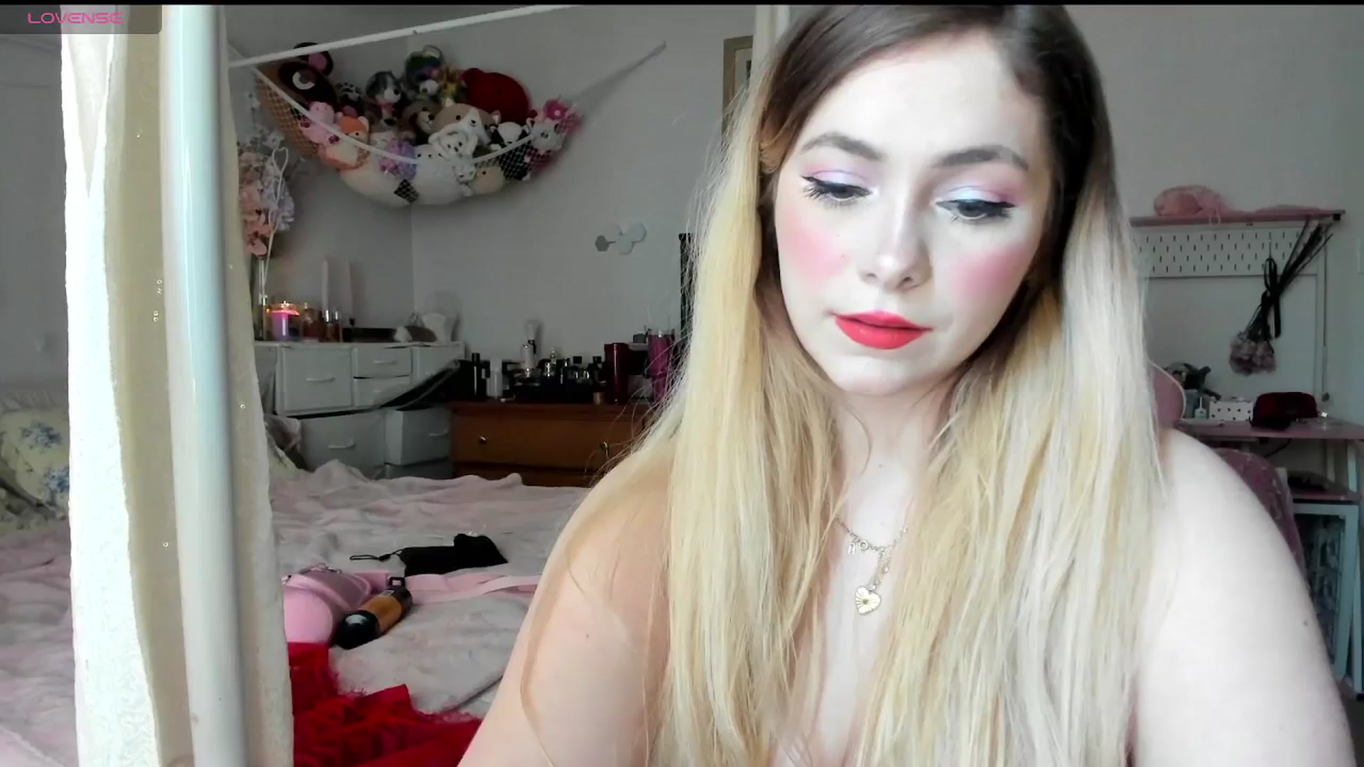 Gallery image thumbnail from lolypopbubble's myfreecams stream on, 04/07/2025, 20:16 image 18 of 20