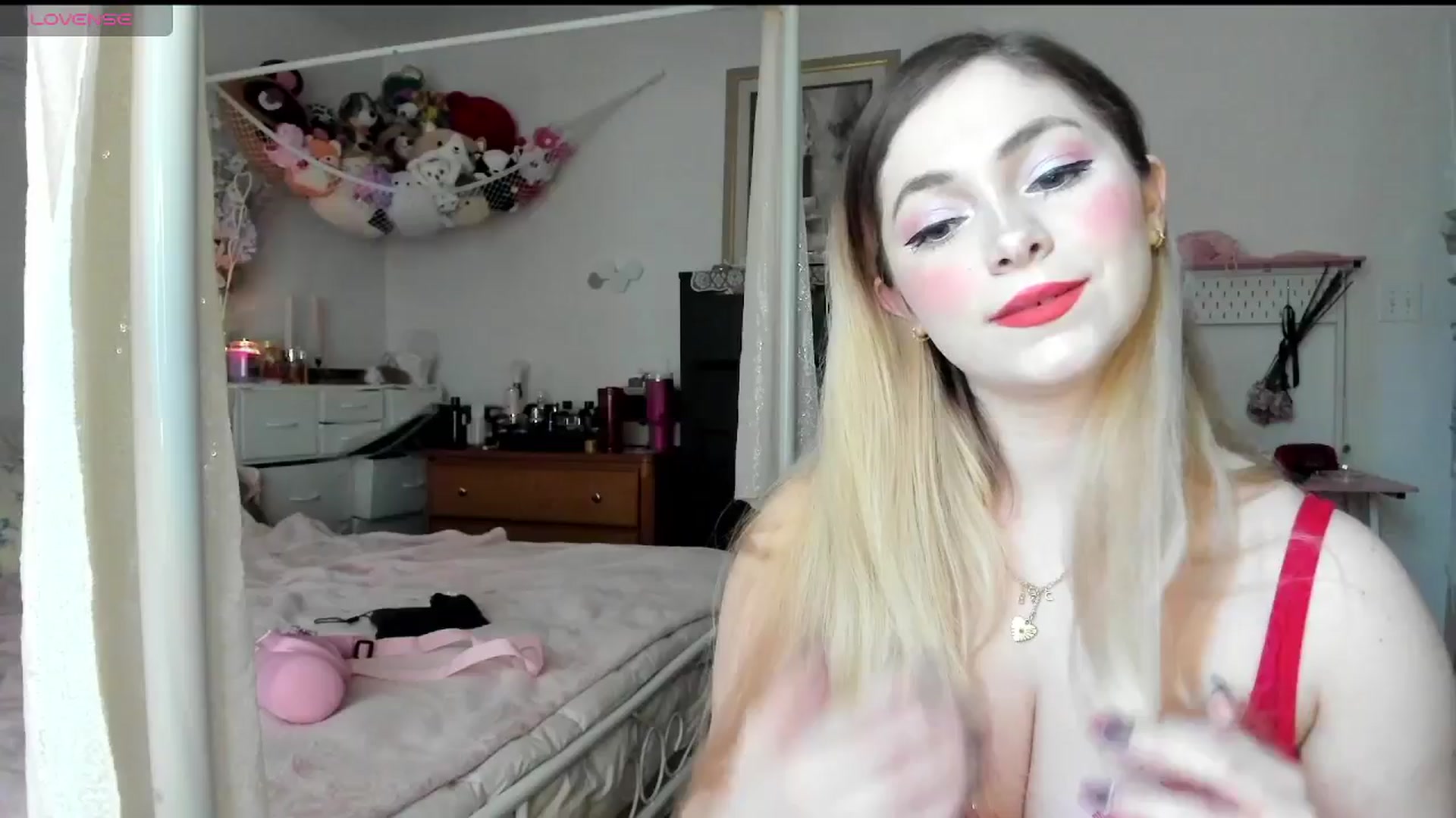Gallery image thumbnail from lolypopbubble's myfreecams stream on, 04/07/2025, 20:16 image 2 of 20