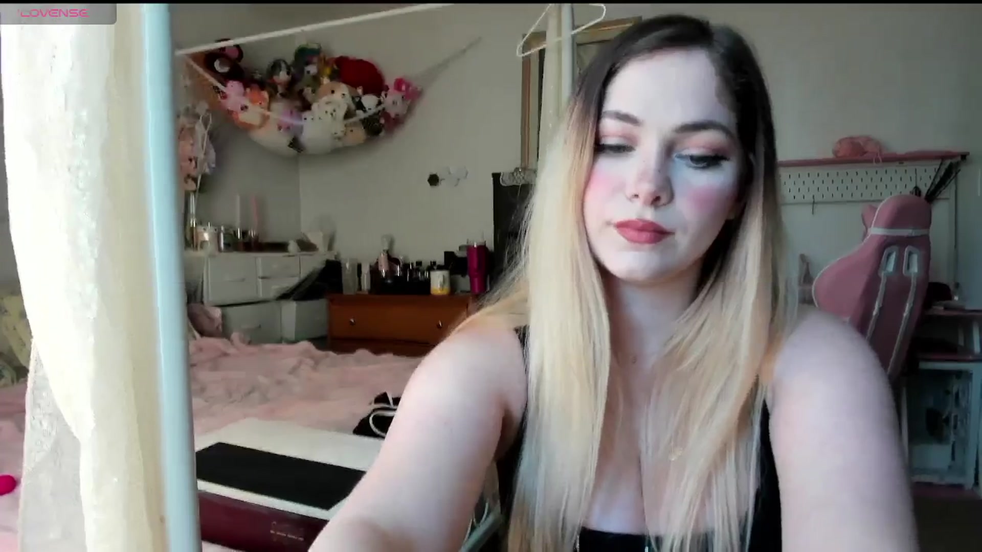 Gallery image thumbnail from lolypopbubble's myfreecams stream on, 04/08/2025, 21:13 image 20 of 20