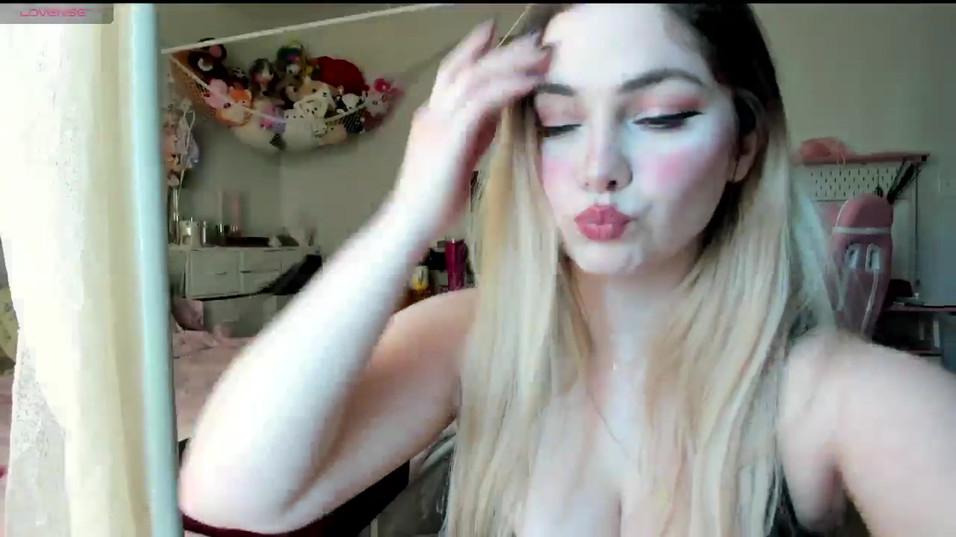 Gallery image thumbnail from lolypopbubble's myfreecams stream on, 04/08/2025, 21:13 image 19 of 20