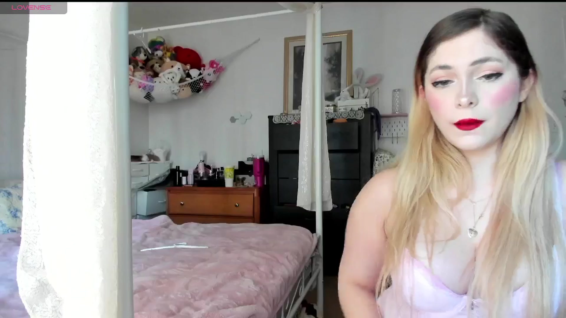 Gallery image thumbnail from lolypopbubble's myfreecams stream on, 04/09/2025, 19:36 image 7 of 20