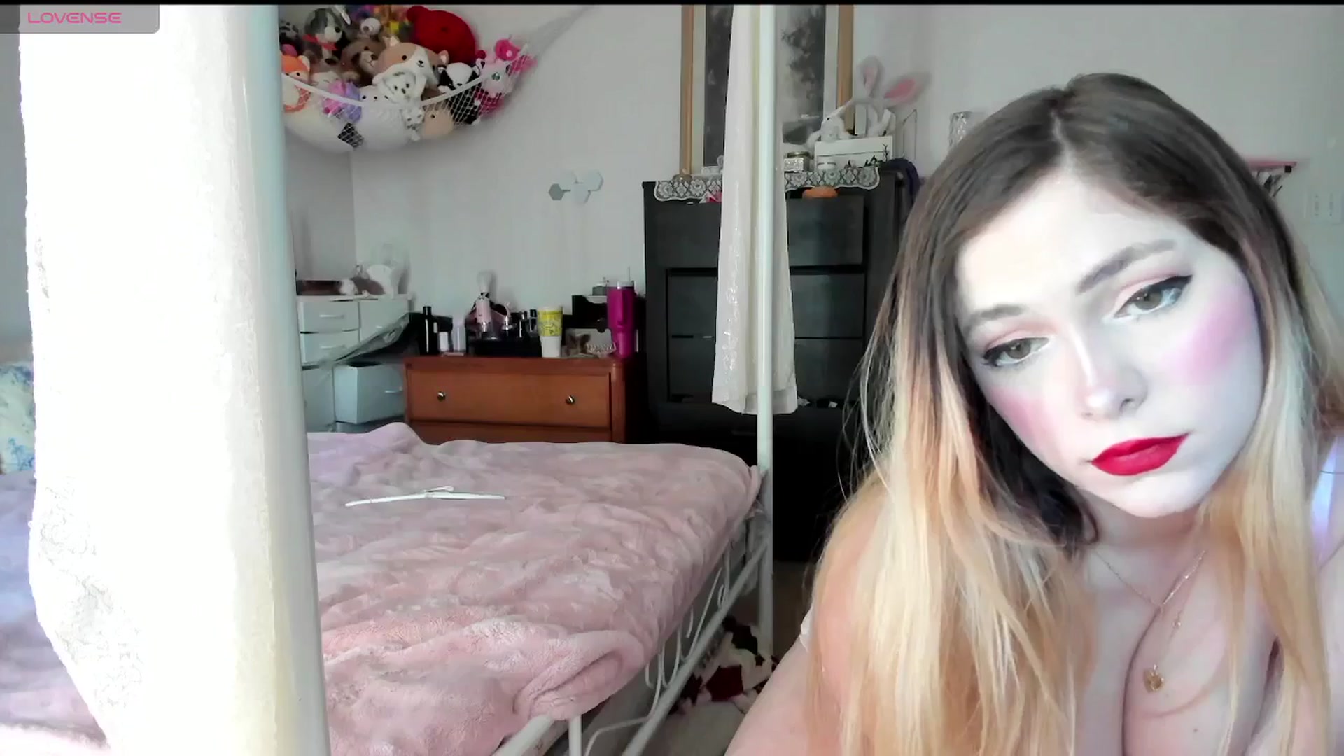 Gallery image thumbnail from lolypopbubble's myfreecams stream on, 04/09/2025, 19:36 image 18 of 20